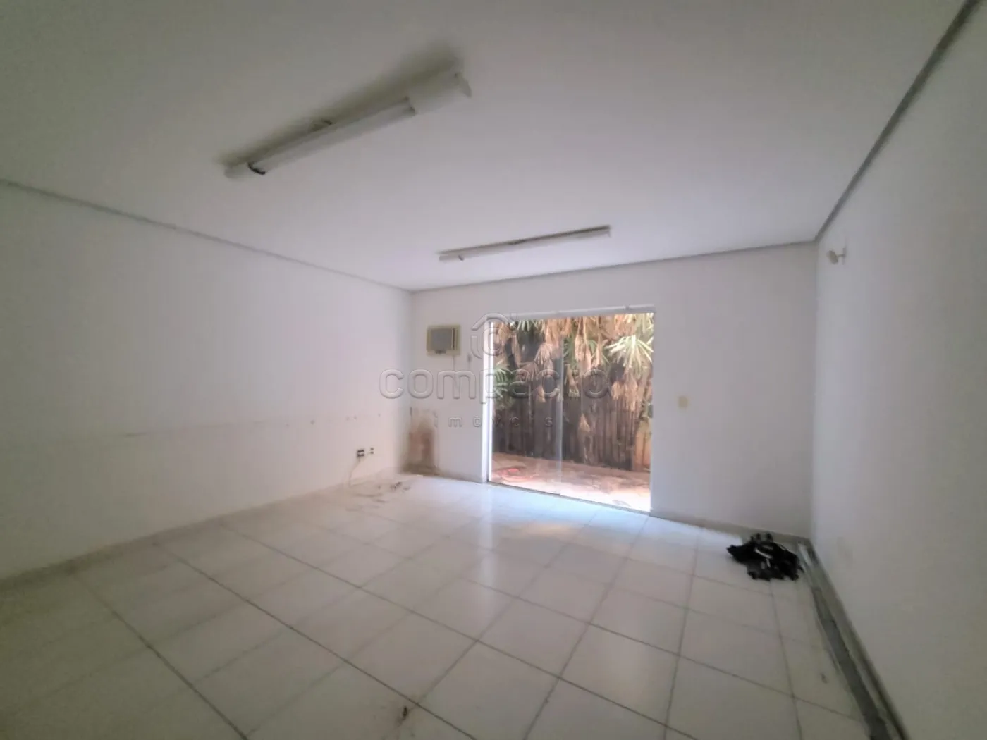 Alugar Comercial / SalaLoja Condom&iacute;nio em S&atilde;o Jos&eacute; do Rio Preto R$ 1.500,00 - Foto 1