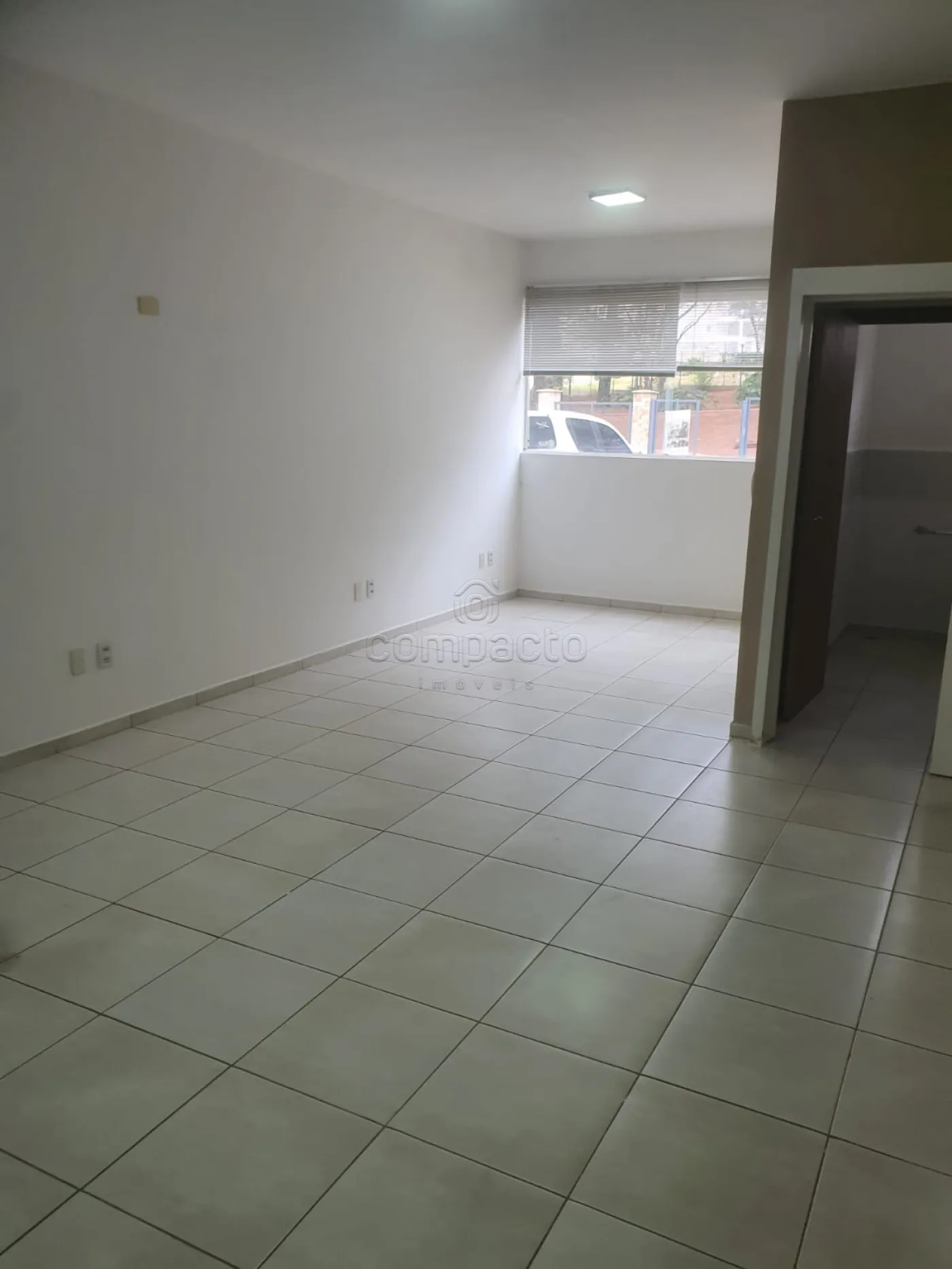 Alugar Comercial / SalaLoja Condom&iacute;nio em S&atilde;o Jos&eacute; do Rio Preto R$ 1.600,00 - Foto 1