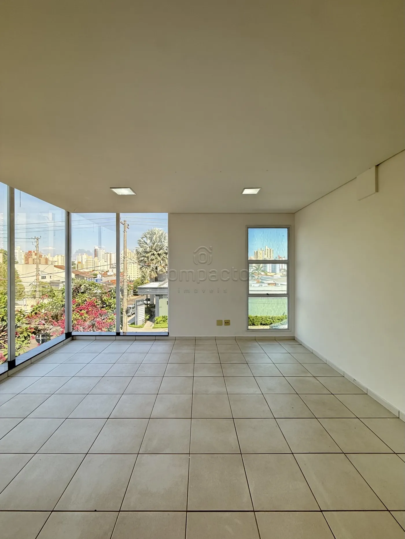 Alugar Comercial / SalaLoja Condom&iacute;nio em S&atilde;o Jos&eacute; do Rio Preto R$ 1.750,00 - Foto 1