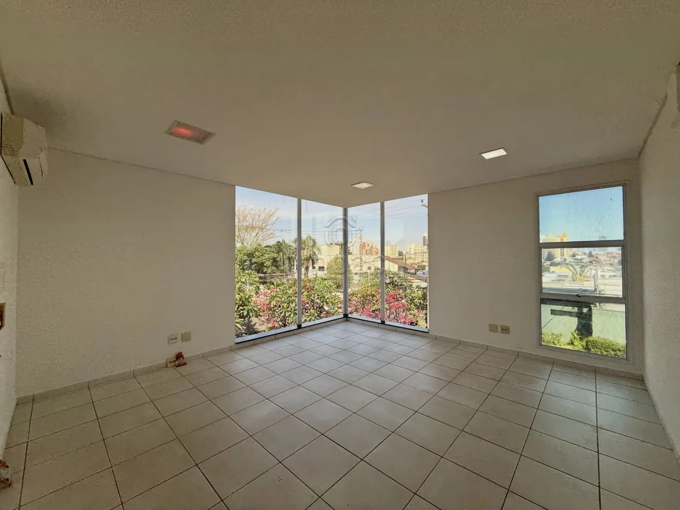 Alugar Comercial / SalaLoja Condom&iacute;nio em S&atilde;o Jos&eacute; do Rio Preto R$ 1.750,00 - Foto 2