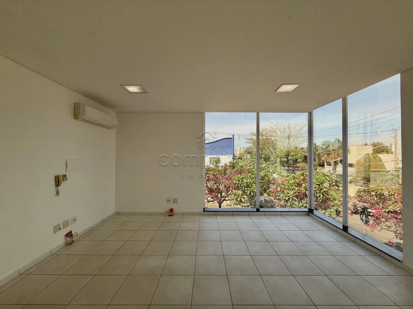 Alugar Comercial / SalaLoja Condom&iacute;nio em S&atilde;o Jos&eacute; do Rio Preto R$ 1.750,00 - Foto 3