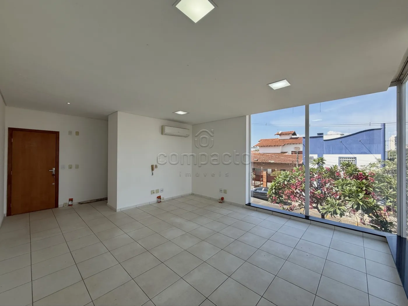 Alugar Comercial / SalaLoja Condom&iacute;nio em S&atilde;o Jos&eacute; do Rio Preto R$ 1.750,00 - Foto 4