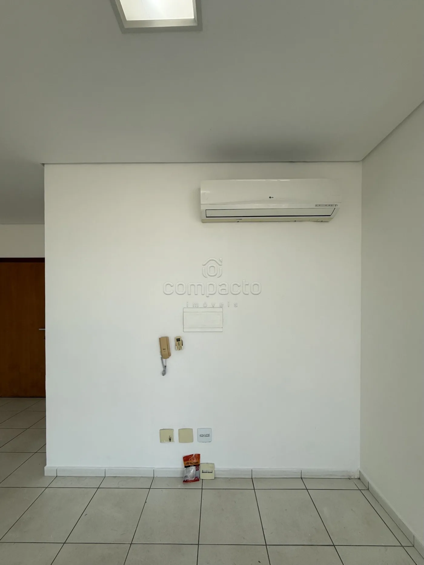 Alugar Comercial / SalaLoja Condom&iacute;nio em S&atilde;o Jos&eacute; do Rio Preto R$ 1.750,00 - Foto 12