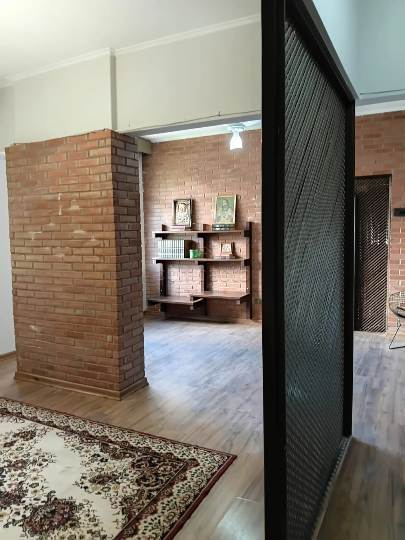 Apartamento com 2 Dormitórios | Ambientes Amplos | Elevador | Portaria 24h