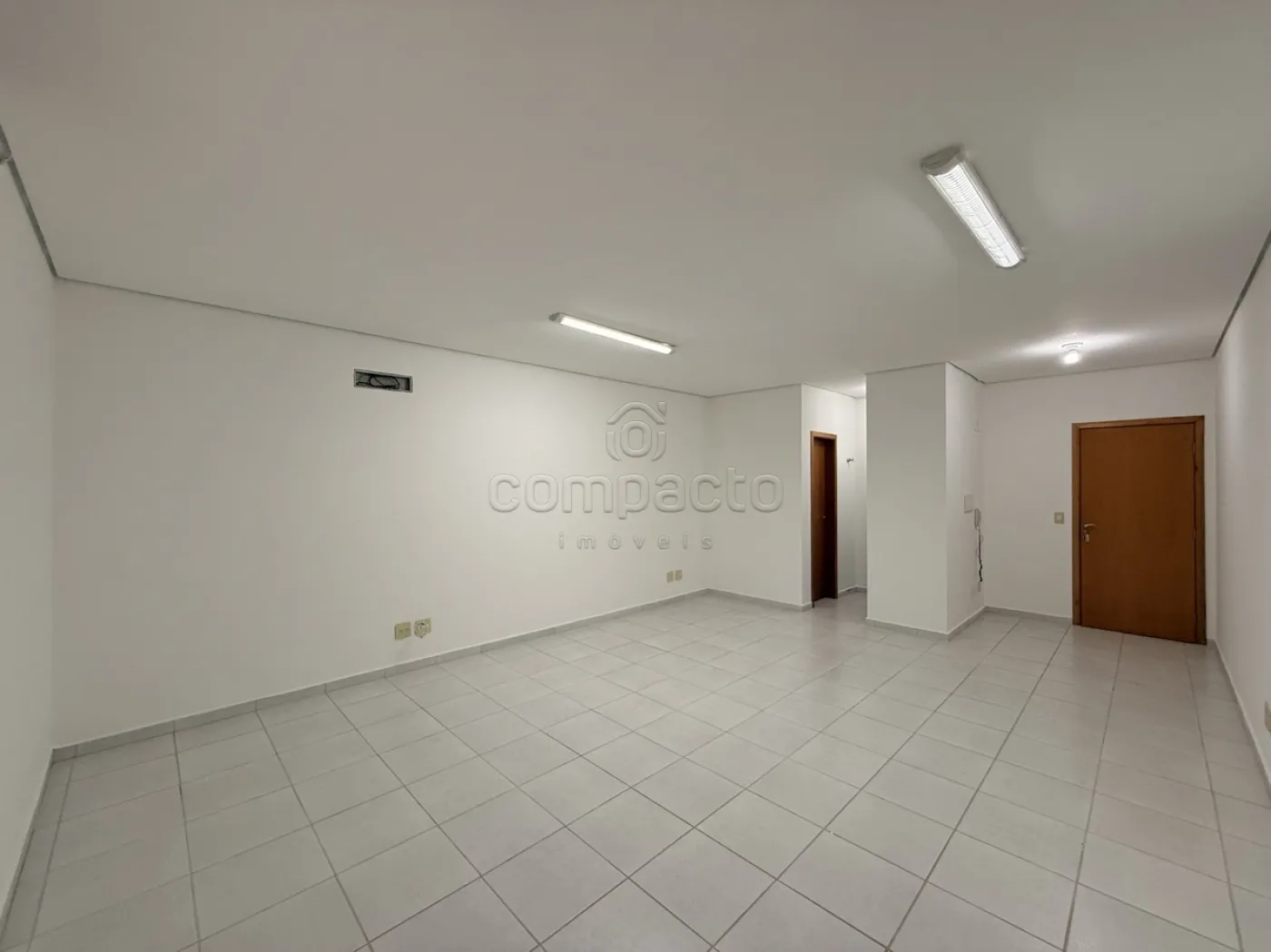 Alugar Comercial / SalaLoja Condom&iacute;nio em S&atilde;o Jos&eacute; do Rio Preto R$ 1.300,00 - Foto 4
