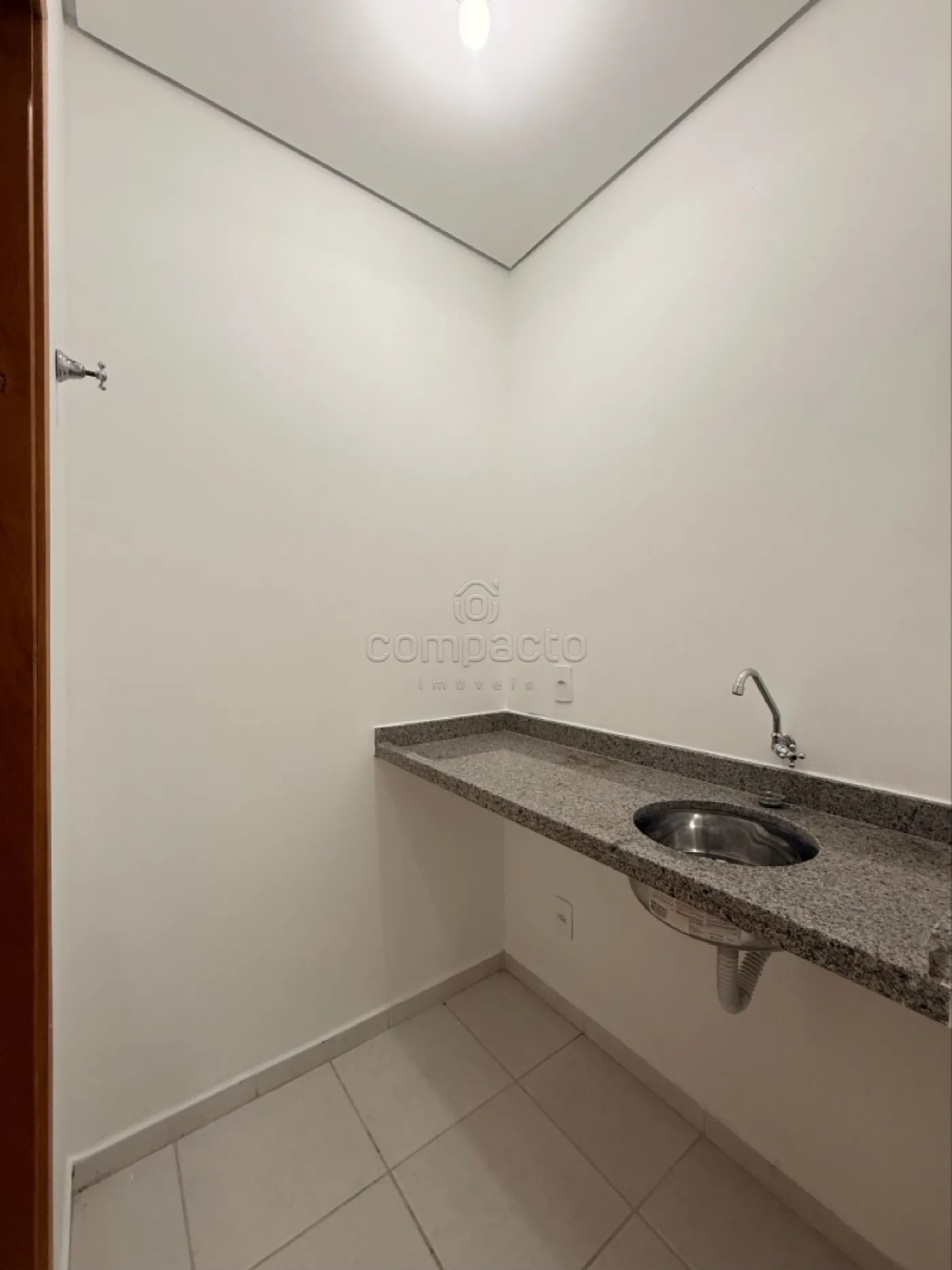 Alugar Comercial / SalaLoja Condom&iacute;nio em S&atilde;o Jos&eacute; do Rio Preto R$ 1.300,00 - Foto 10