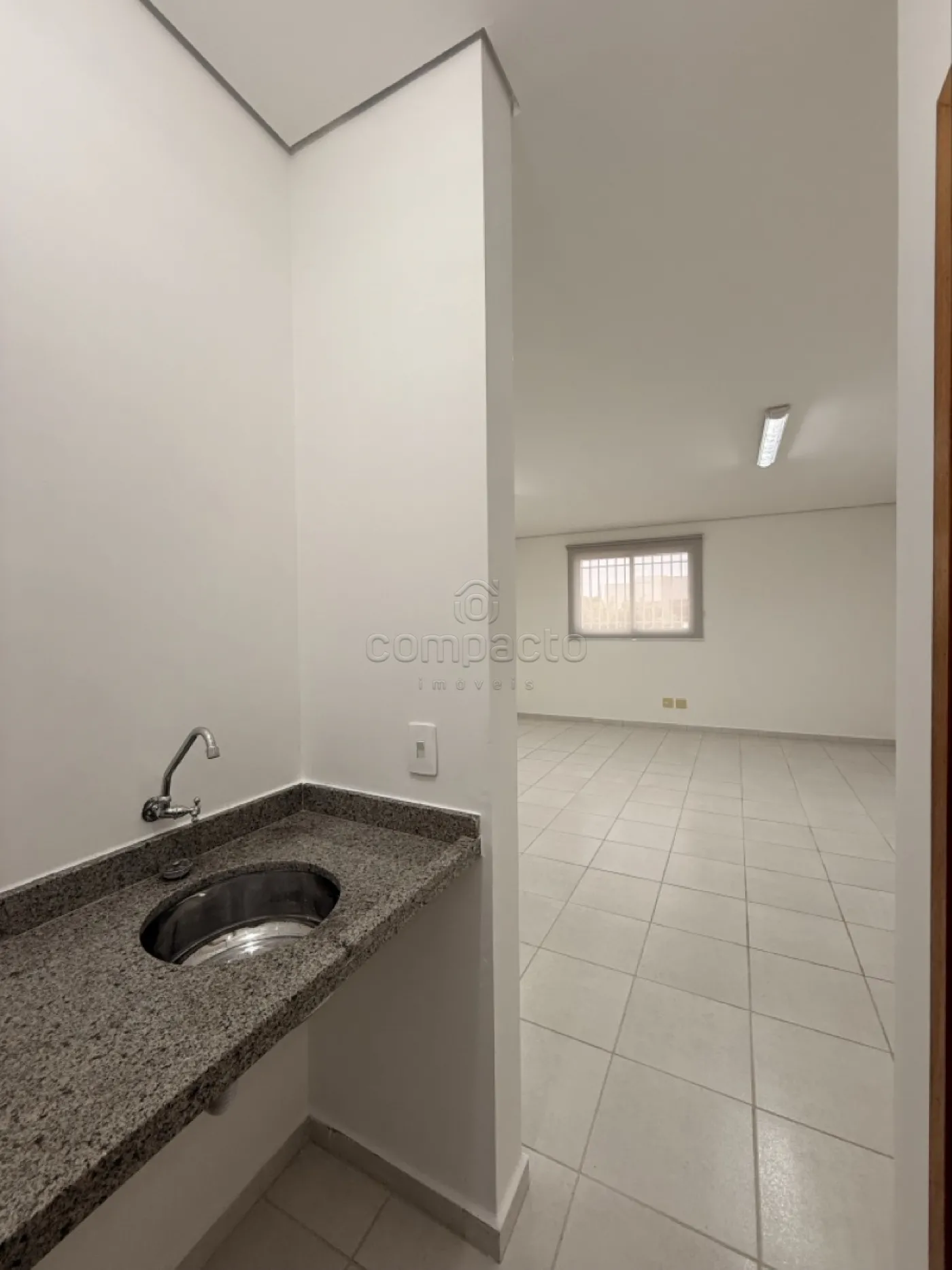 Alugar Comercial / SalaLoja Condom&iacute;nio em S&atilde;o Jos&eacute; do Rio Preto R$ 1.300,00 - Foto 12
