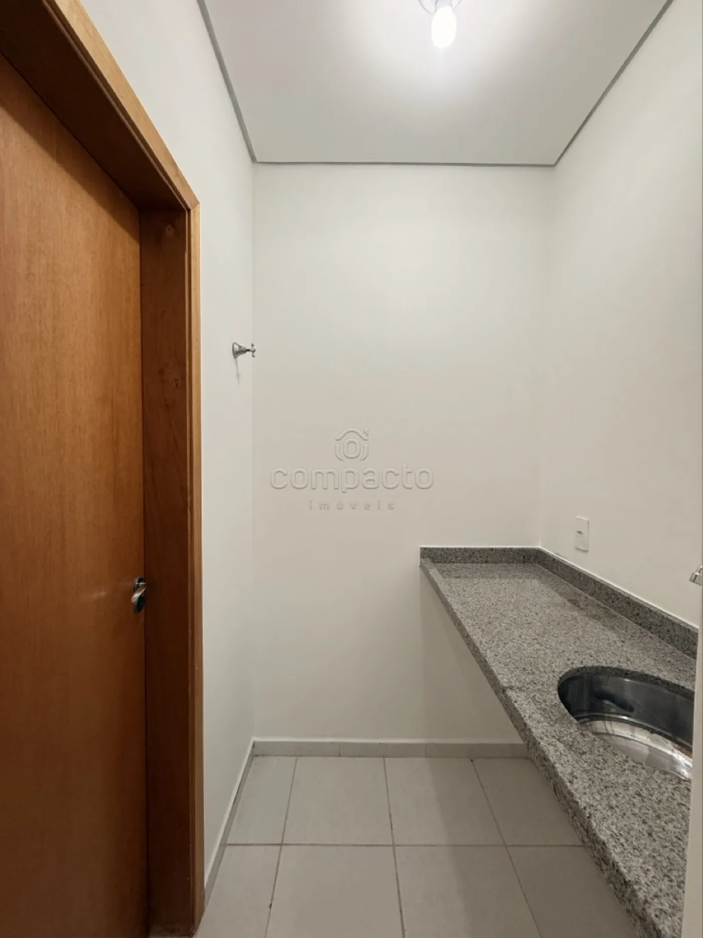 Alugar Comercial / SalaLoja Condom&iacute;nio em S&atilde;o Jos&eacute; do Rio Preto R$ 1.300,00 - Foto 13