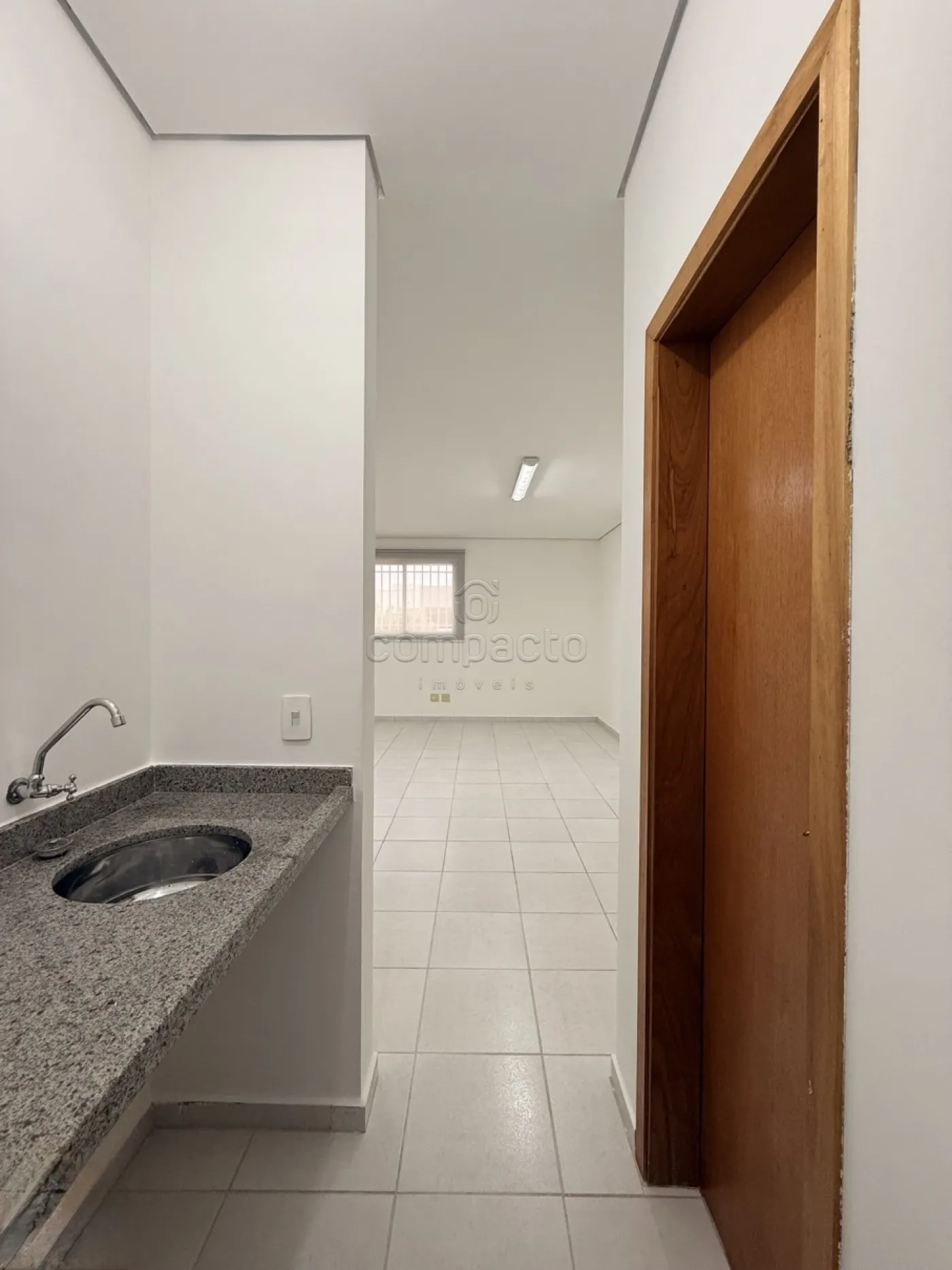 Alugar Comercial / SalaLoja Condom&iacute;nio em S&atilde;o Jos&eacute; do Rio Preto R$ 1.300,00 - Foto 14
