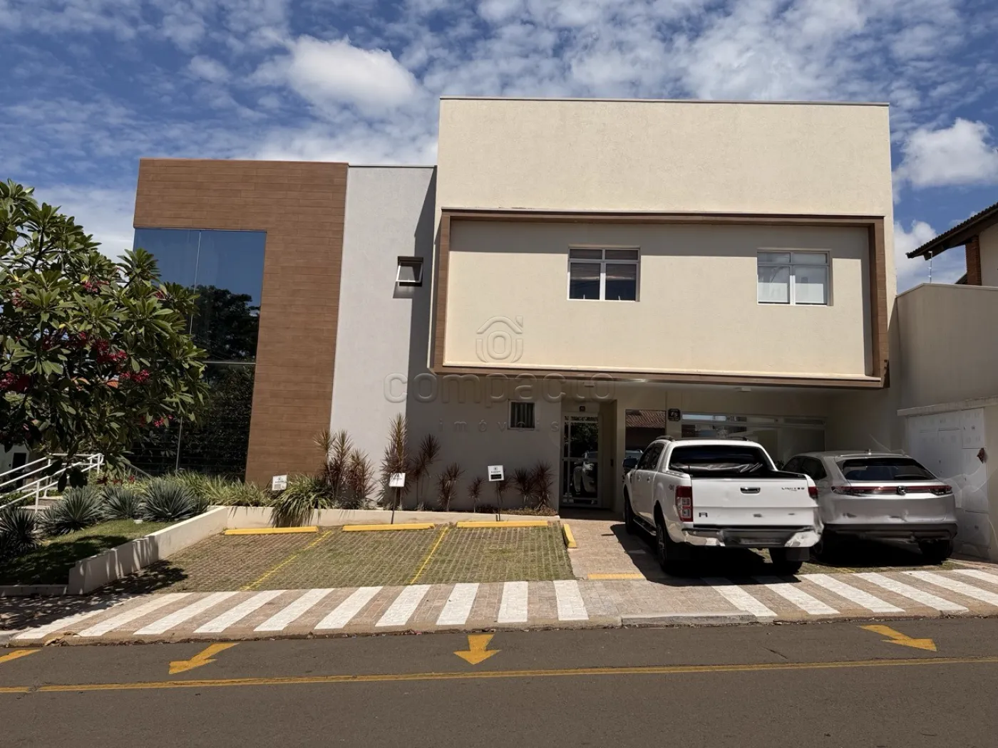 Alugar Comercial / SalaLoja Condom&iacute;nio em S&atilde;o Jos&eacute; do Rio Preto R$ 2.600,00 - Foto 1