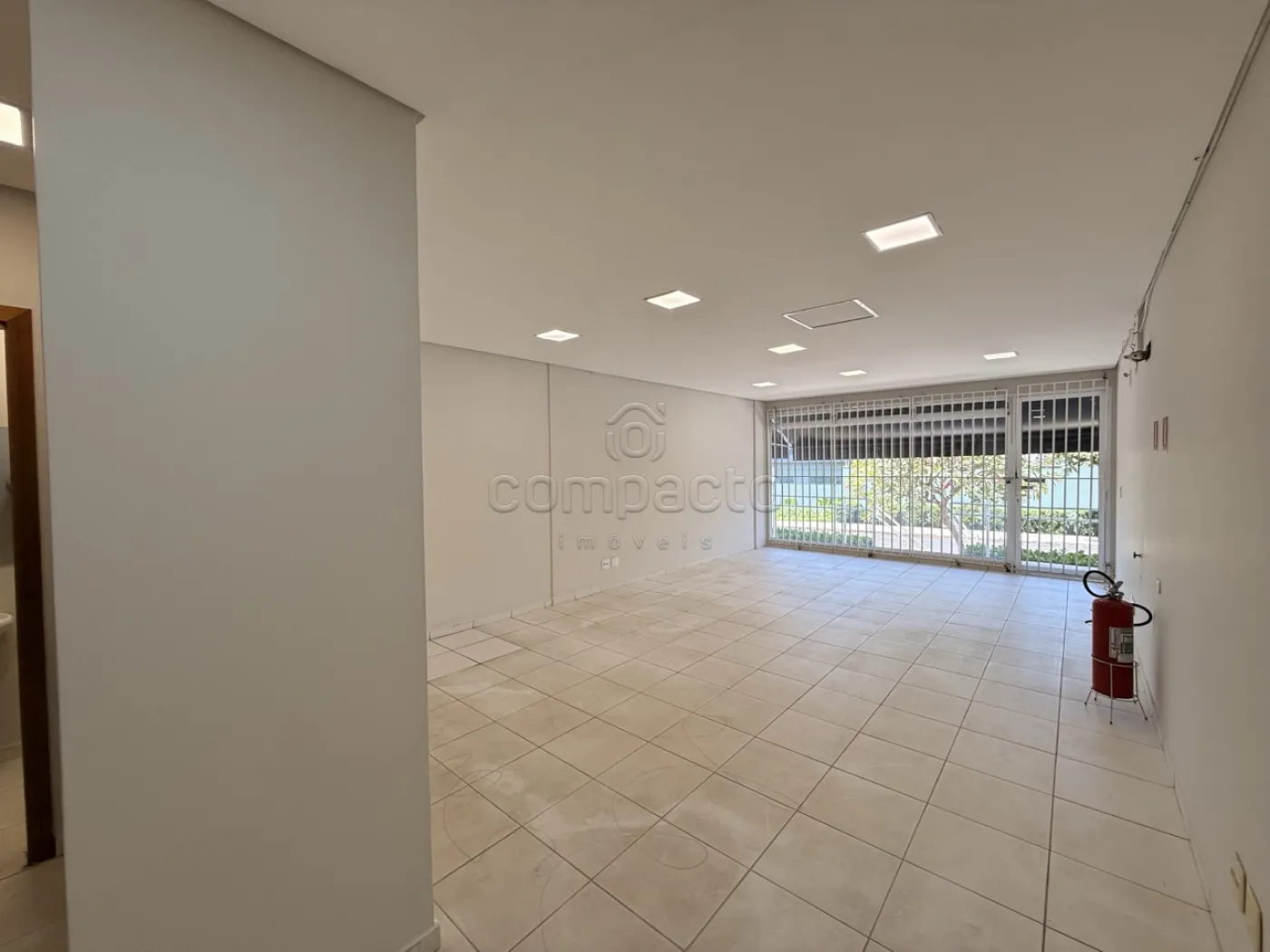 Alugar Comercial / SalaLoja Condom&iacute;nio em S&atilde;o Jos&eacute; do Rio Preto R$ 2.600,00 - Foto 2