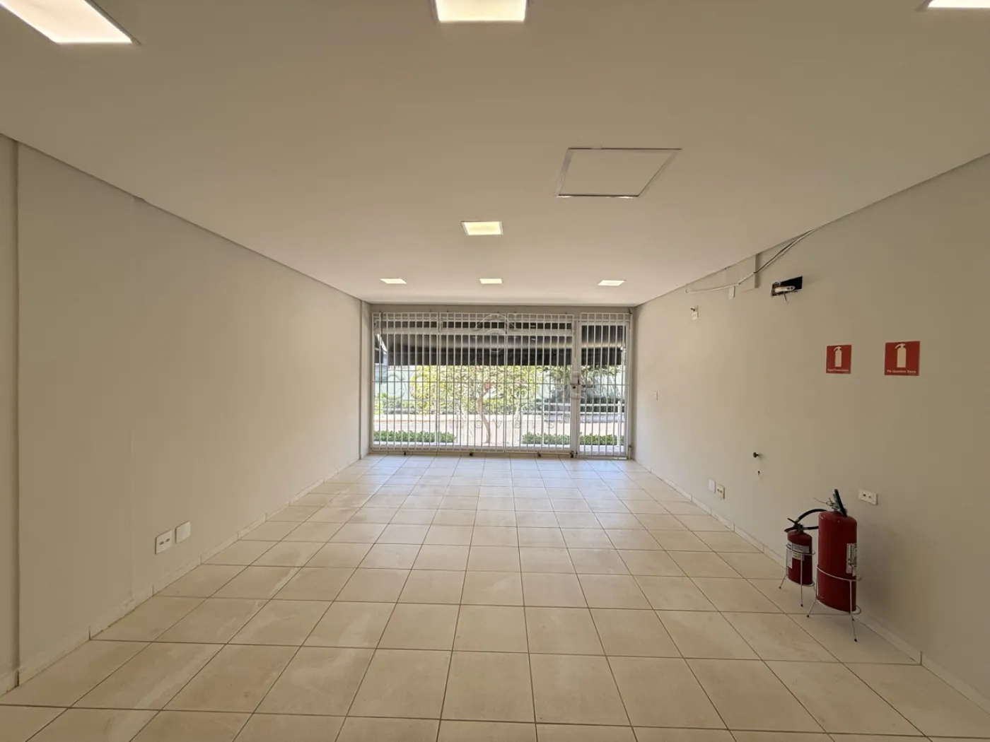 Alugar Comercial / SalaLoja Condom&iacute;nio em S&atilde;o Jos&eacute; do Rio Preto R$ 2.600,00 - Foto 3