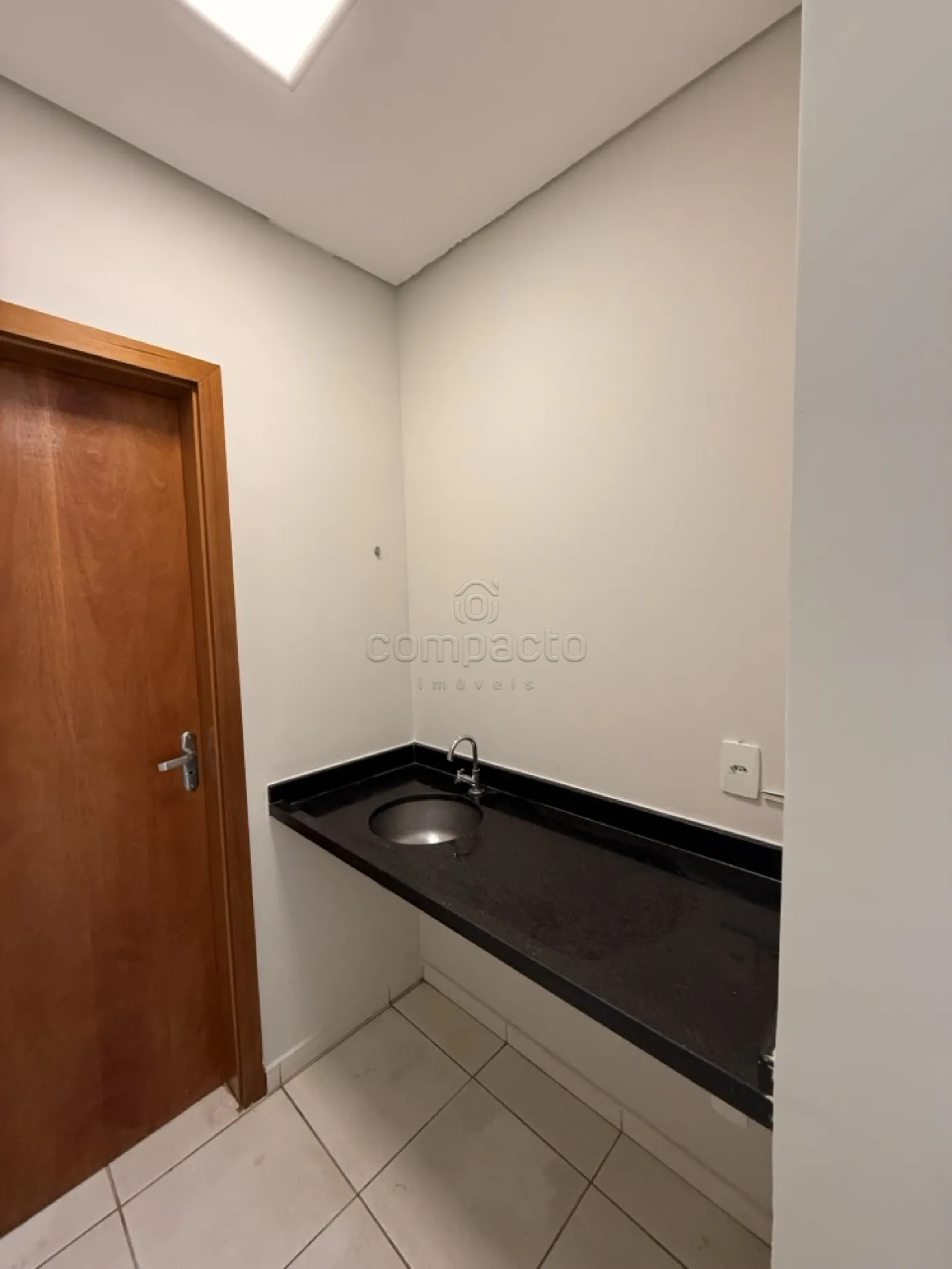 Alugar Comercial / SalaLoja Condom&iacute;nio em S&atilde;o Jos&eacute; do Rio Preto R$ 2.600,00 - Foto 7