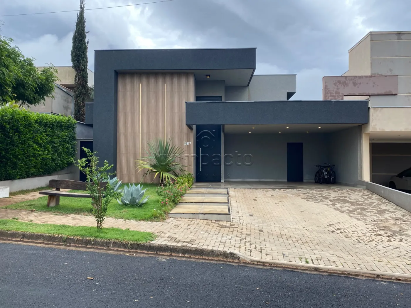 Casa em condomínio | 4 Quartos com 4 Suítes | Lazer Completo| Zona Leste