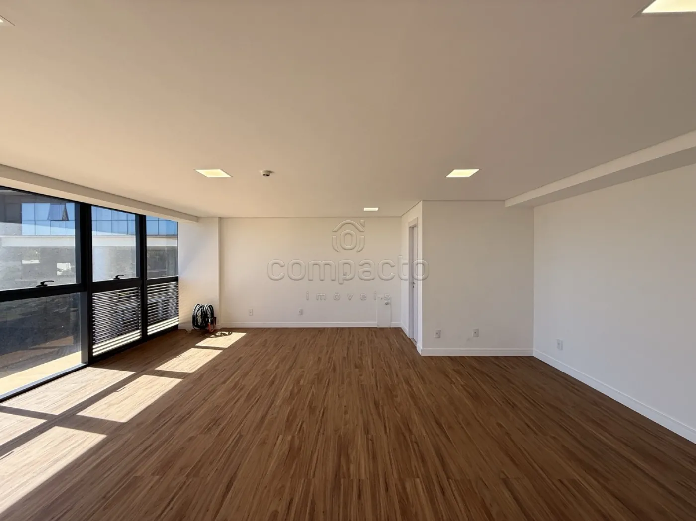 Alugar Comercial / SalaLoja Condom&iacute;nio em S&atilde;o Jos&eacute; do Rio Preto R$ 7.800,00 - Foto 3