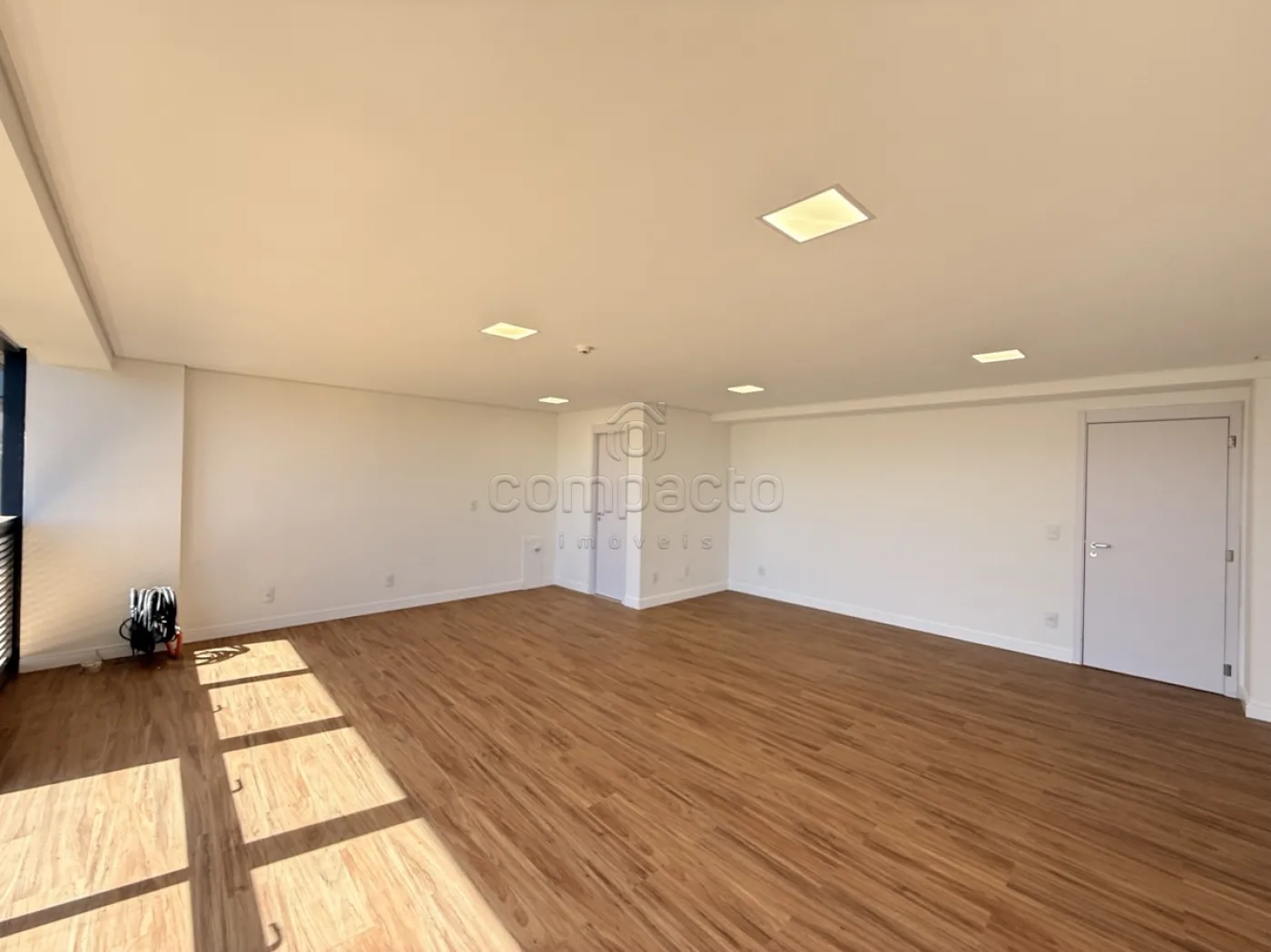 Alugar Comercial / SalaLoja Condom&iacute;nio em S&atilde;o Jos&eacute; do Rio Preto R$ 7.800,00 - Foto 4