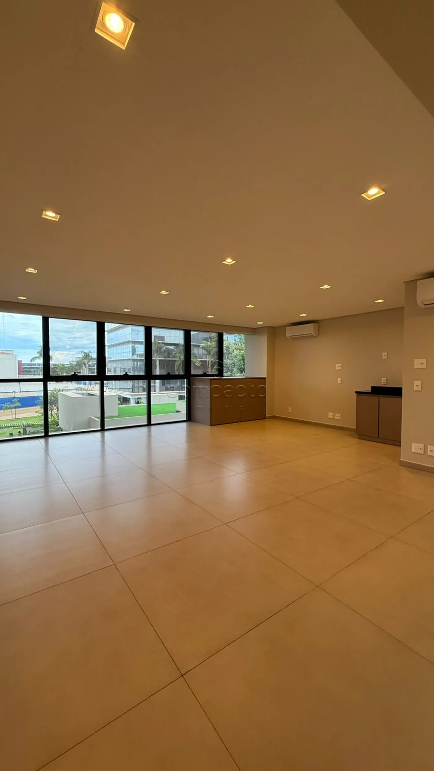 Alugar Comercial / SalaLoja Condom&iacute;nio em S&atilde;o Jos&eacute; do Rio Preto R$ 3.800,00 - Foto 1