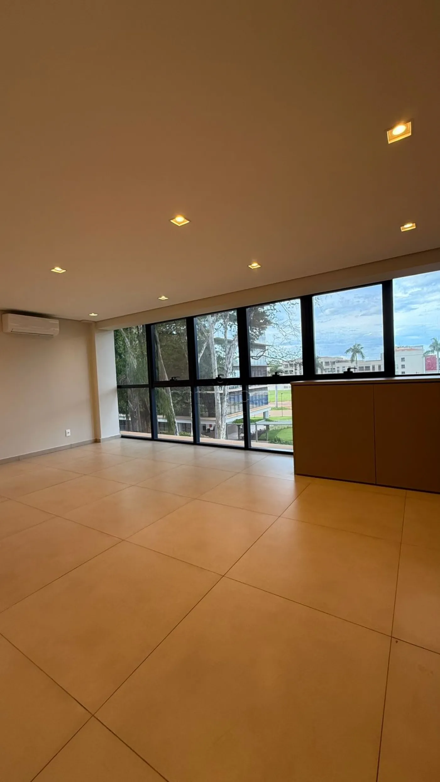 Alugar Comercial / SalaLoja Condom&iacute;nio em S&atilde;o Jos&eacute; do Rio Preto R$ 3.800,00 - Foto 3