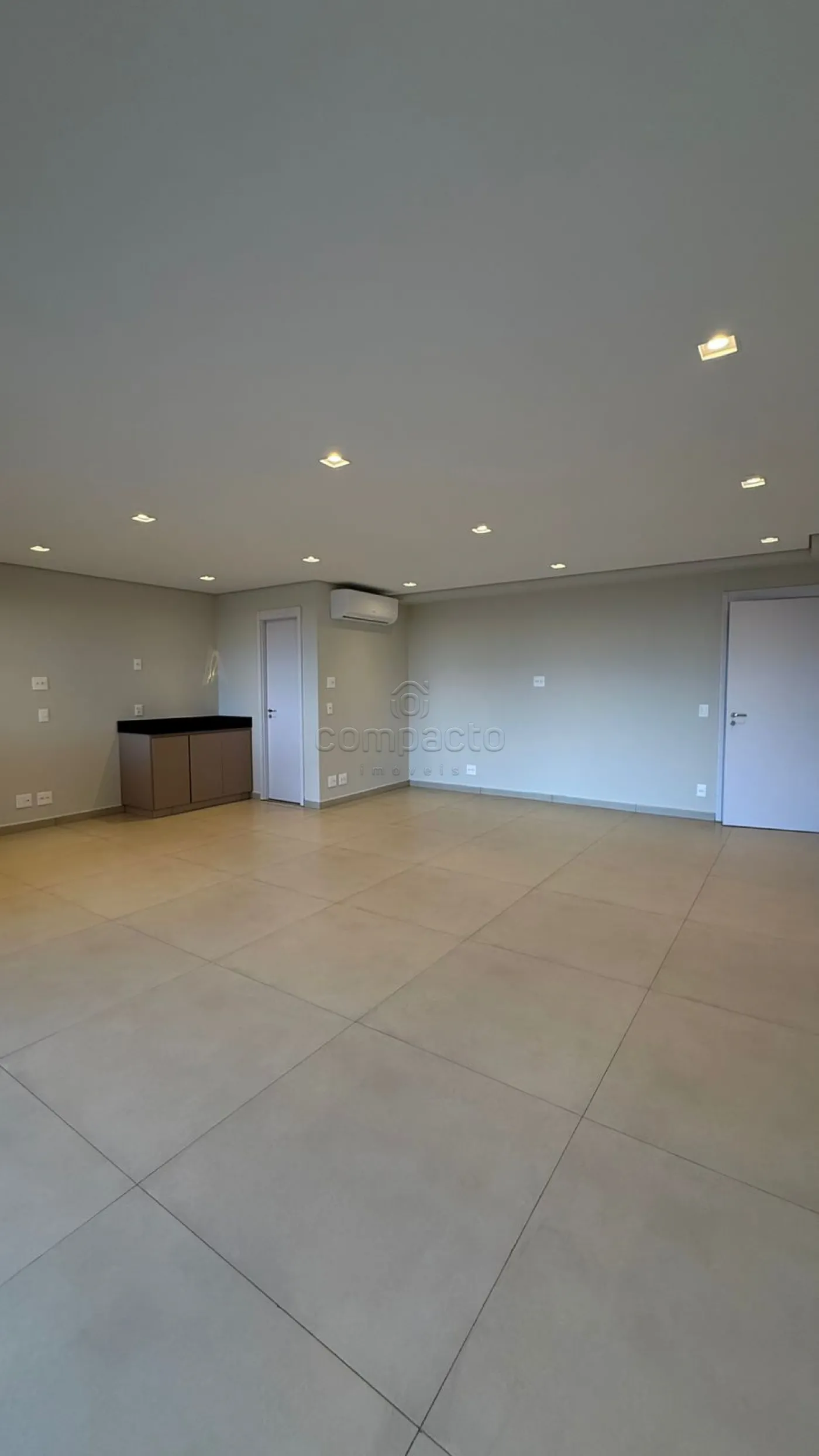 Alugar Comercial / SalaLoja Condom&iacute;nio em S&atilde;o Jos&eacute; do Rio Preto R$ 3.800,00 - Foto 4