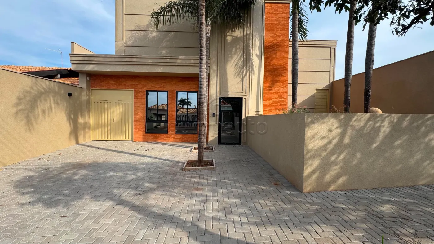 Prédio Comercial | 356,97m² de Construção | Elevador | 7 Salas