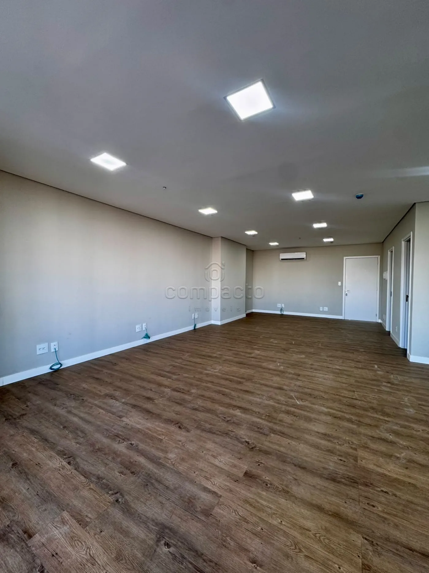 Alugar Comercial / SalaLoja Condom&iacute;nio em S&atilde;o Jos&eacute; do Rio Preto R$ 5.000,00 - Foto 2