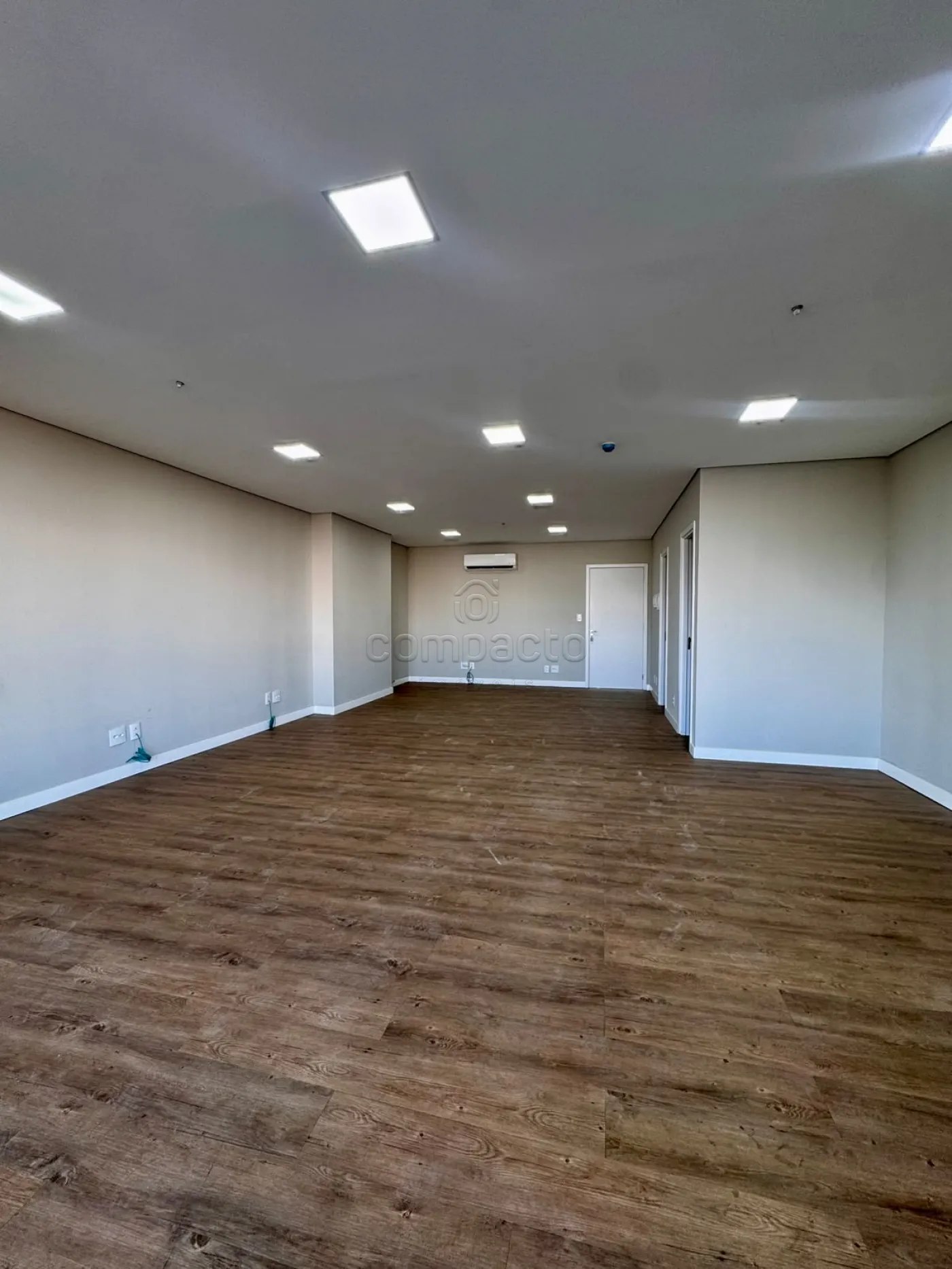 Sala Comercial para Locação | 2 Banheiros | 1 Vaga | 60m²