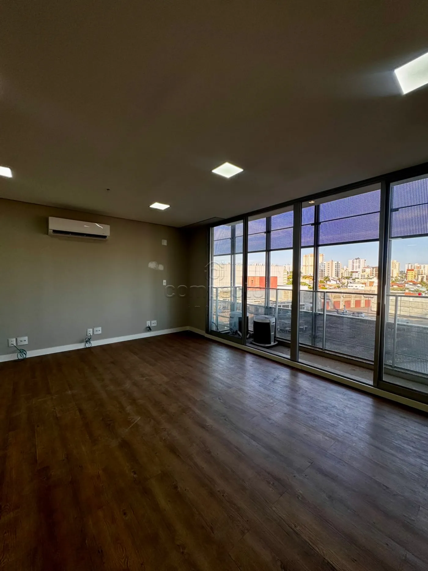 Alugar Comercial / SalaLoja Condom&iacute;nio em S&atilde;o Jos&eacute; do Rio Preto R$ 5.000,00 - Foto 11