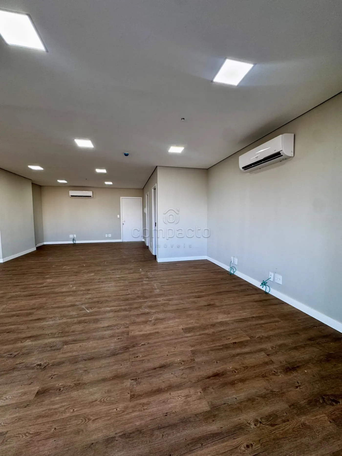 Alugar Comercial / SalaLoja Condom&iacute;nio em S&atilde;o Jos&eacute; do Rio Preto R$ 5.000,00 - Foto 3