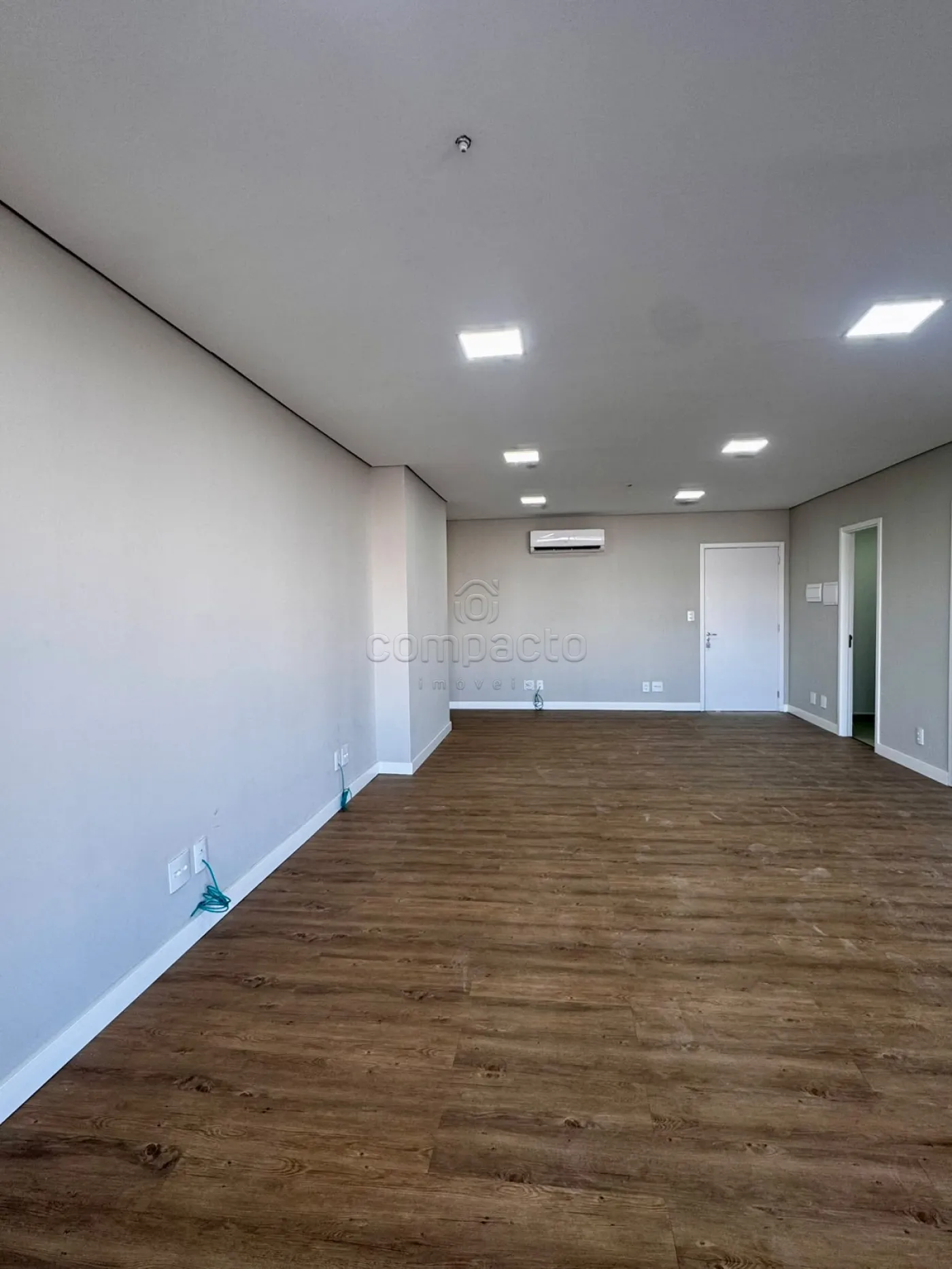 Alugar Comercial / SalaLoja Condom&iacute;nio em S&atilde;o Jos&eacute; do Rio Preto R$ 5.000,00 - Foto 4