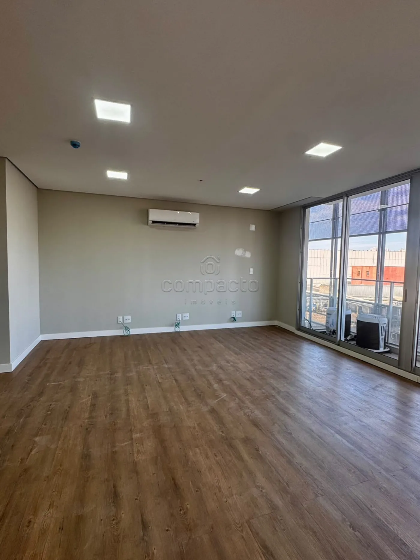 Alugar Comercial / SalaLoja Condom&iacute;nio em S&atilde;o Jos&eacute; do Rio Preto R$ 5.000,00 - Foto 12