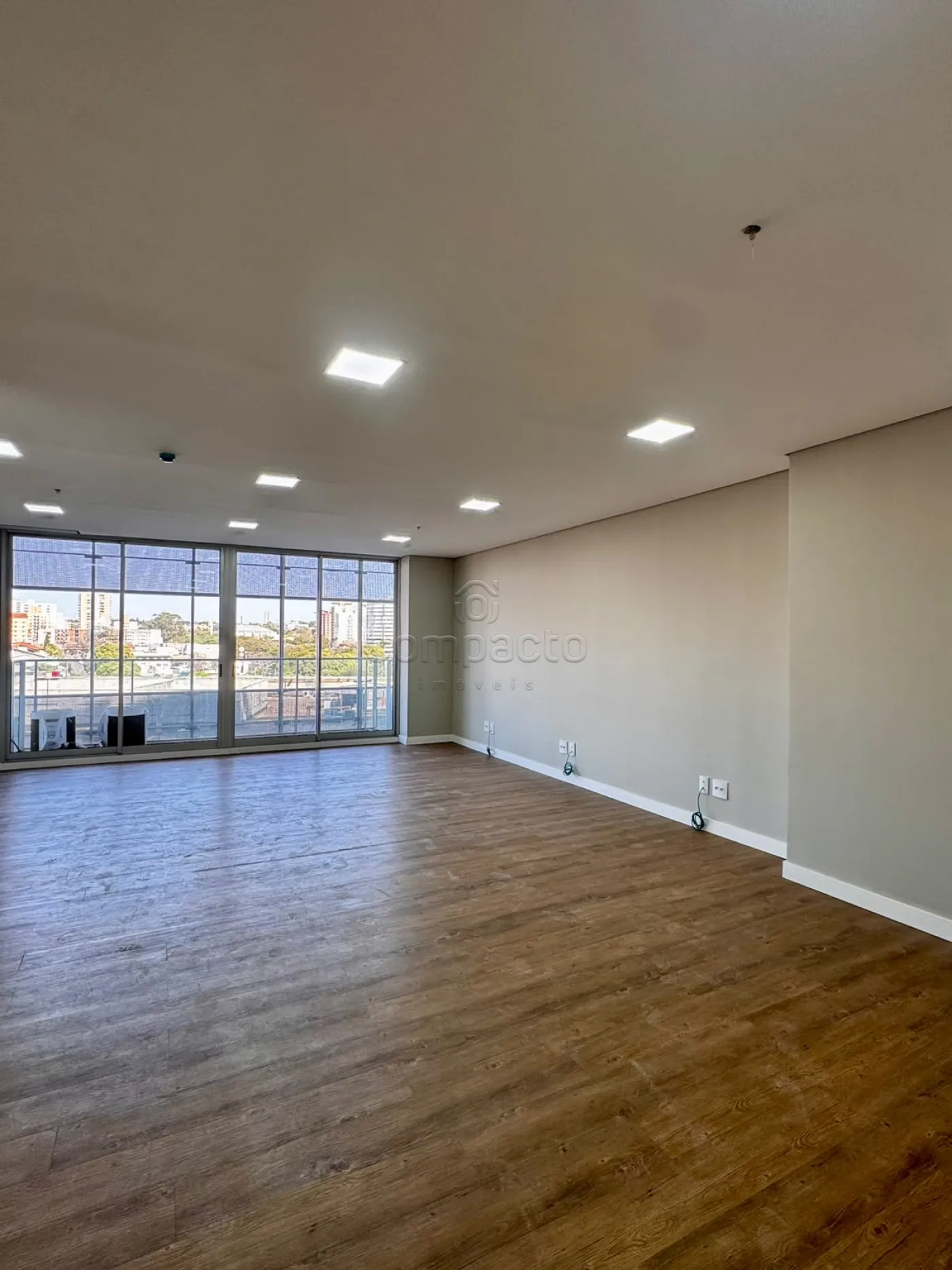 Alugar Comercial / SalaLoja Condom&iacute;nio em S&atilde;o Jos&eacute; do Rio Preto R$ 5.000,00 - Foto 5