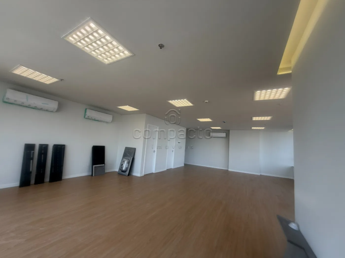 Alugar Comercial / SalaLoja Condom&iacute;nio em S&atilde;o Jos&eacute; do Rio Preto R$ 6.500,00 - Foto 3