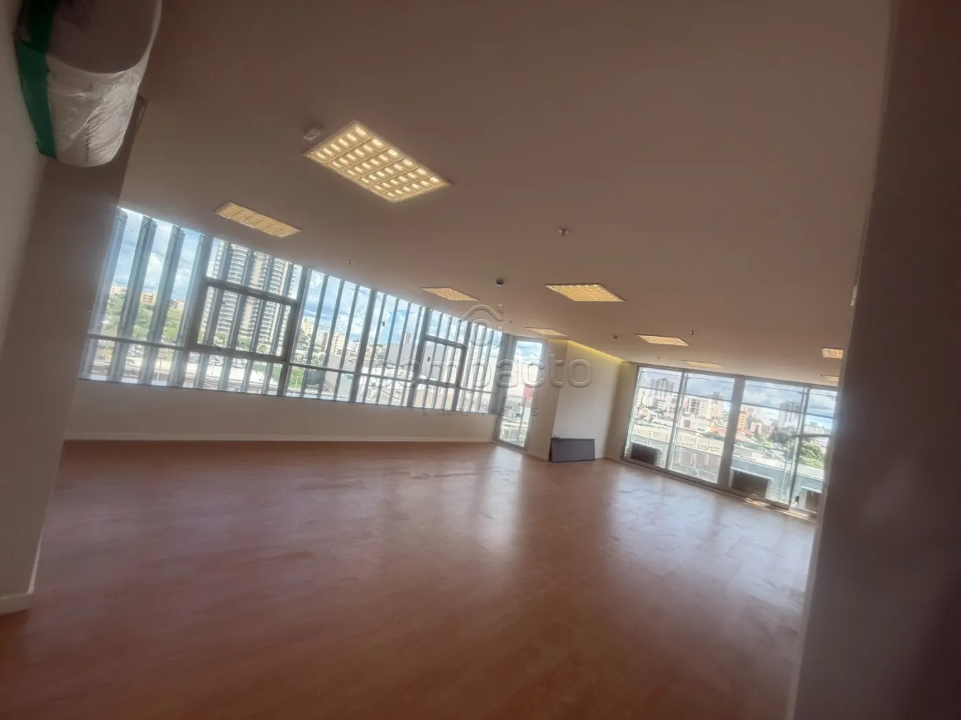 Alugar Comercial / SalaLoja Condom&iacute;nio em S&atilde;o Jos&eacute; do Rio Preto R$ 6.500,00 - Foto 4