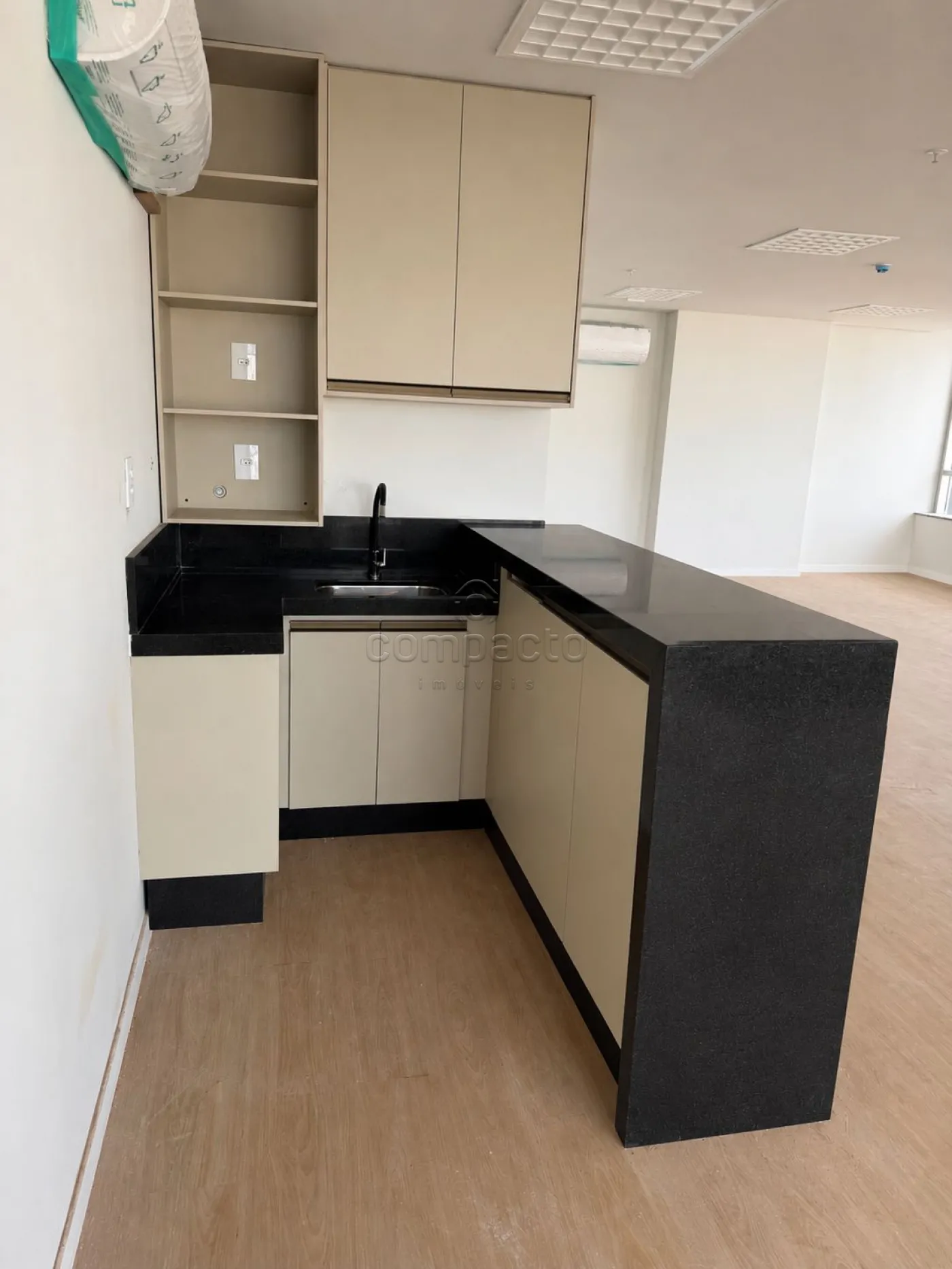Alugar Comercial / SalaLoja Condom&iacute;nio em S&atilde;o Jos&eacute; do Rio Preto R$ 6.500,00 - Foto 2