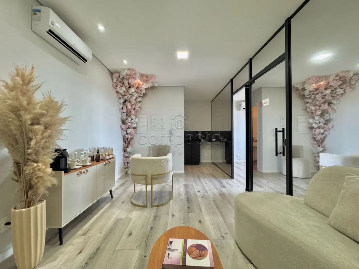 Alugar Comercial / SalaLoja Condom&iacute;nio em S&atilde;o Jos&eacute; do Rio Preto R$ 5.000,00 - Foto 1