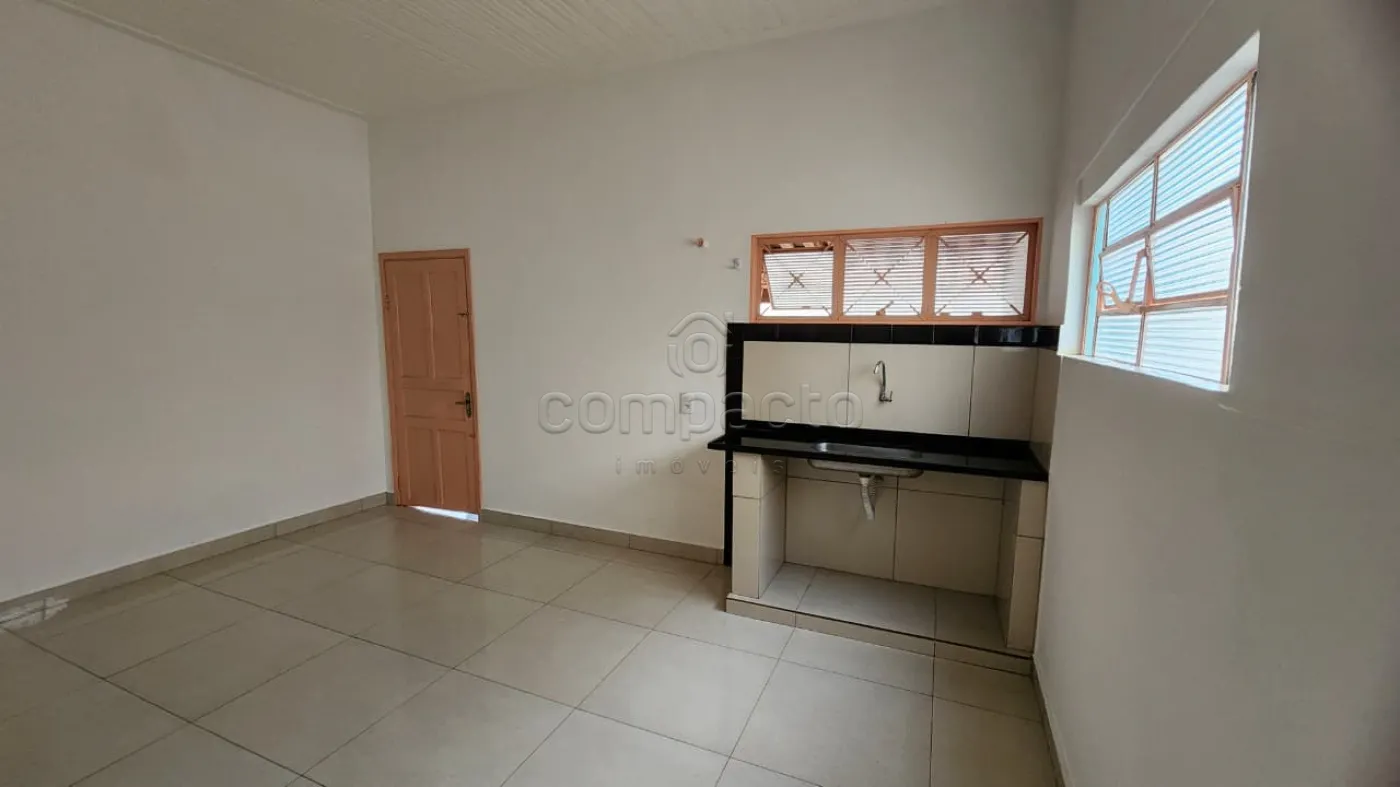 Alugar Casa / Padr&atilde;o em S&atilde;o Jos&eacute; do Rio Preto R$ 1.900,00 - Foto 1