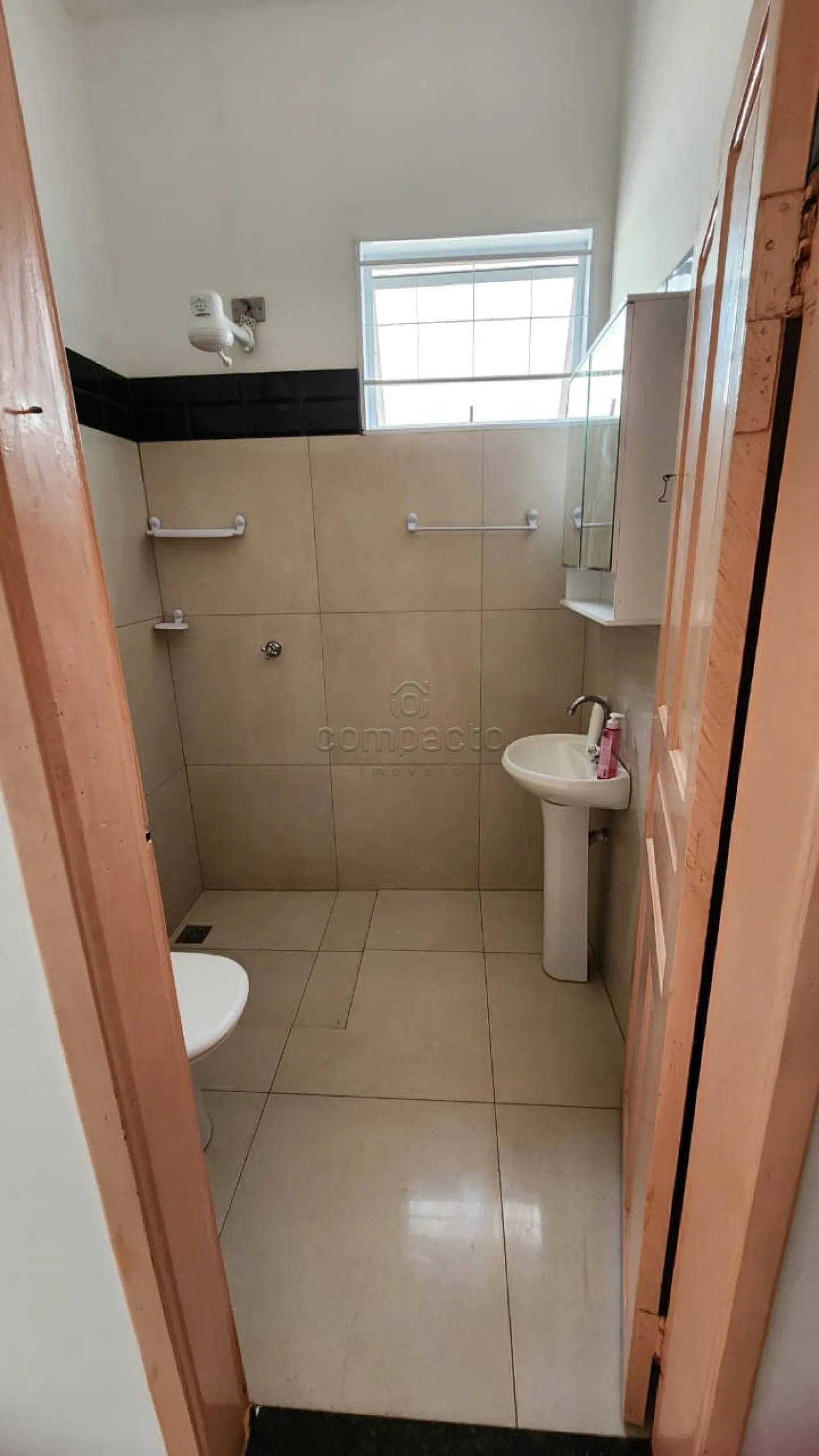 Alugar Casa / Padr&atilde;o em S&atilde;o Jos&eacute; do Rio Preto R$ 1.900,00 - Foto 2