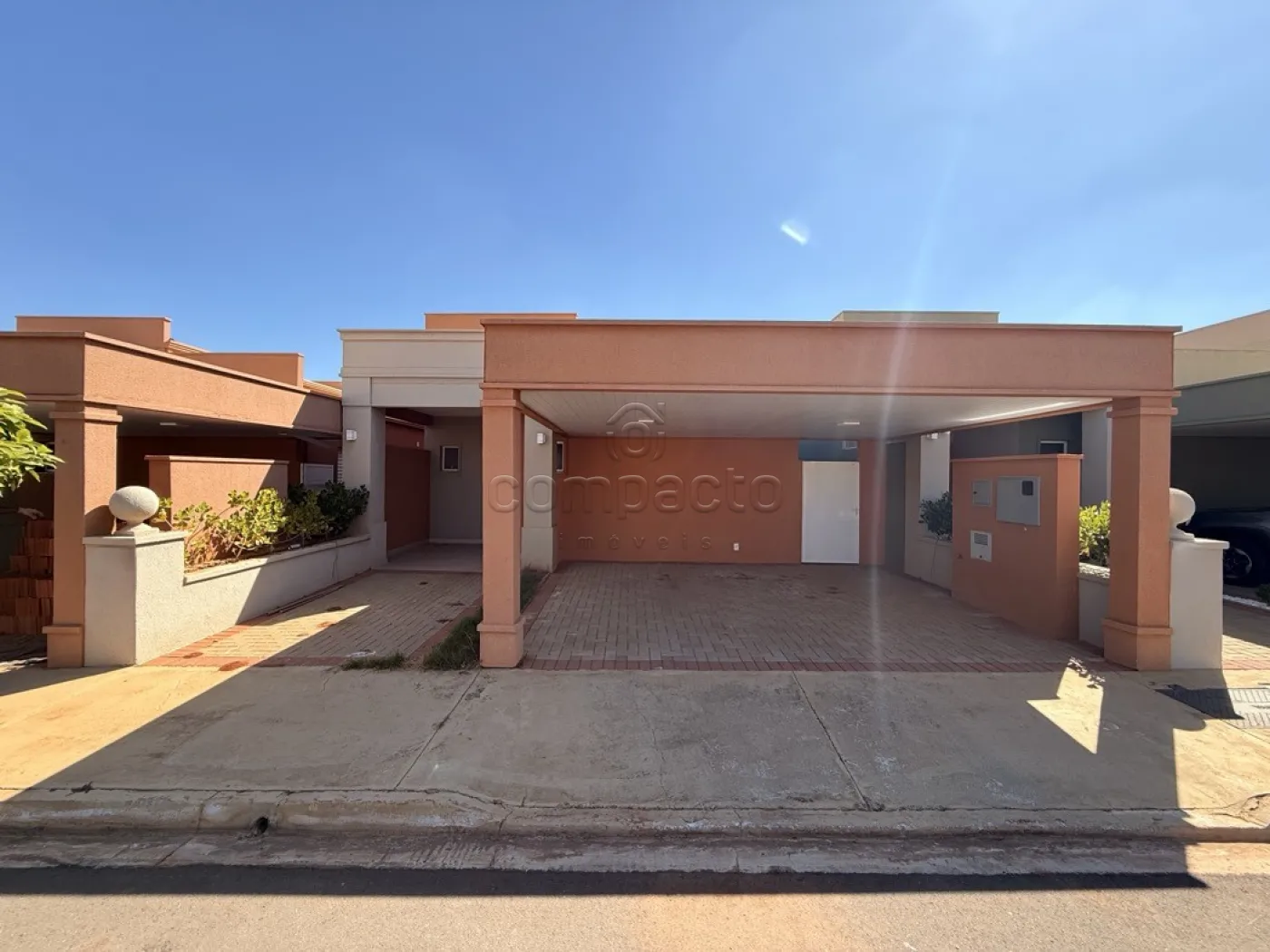 Casa Térrea em Condomínio Fechado | 2 Suítes | Lazer Completo