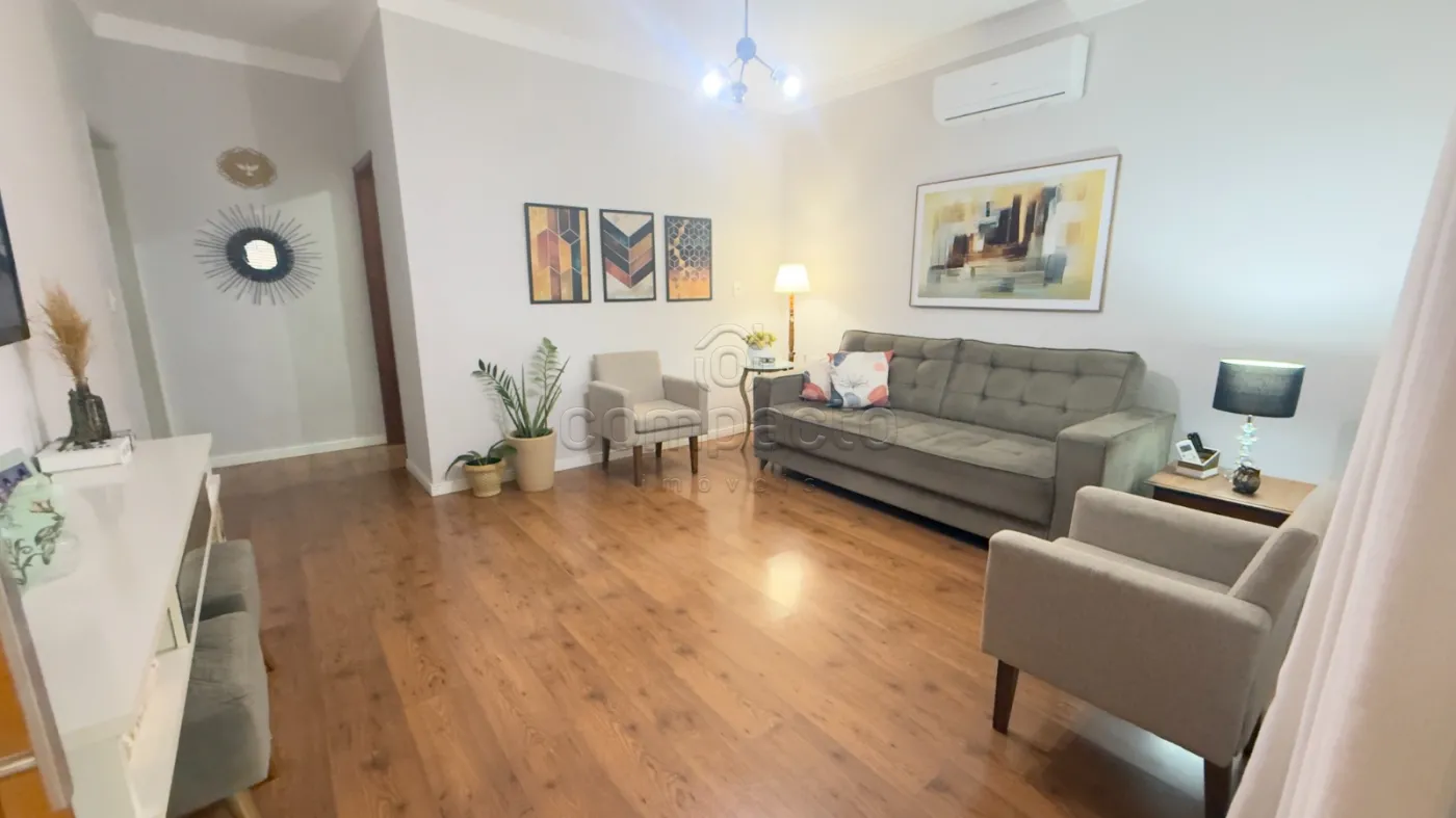 Casa em Localização Central | Versátil para Moradia ou Comércio | Bady Bassitt