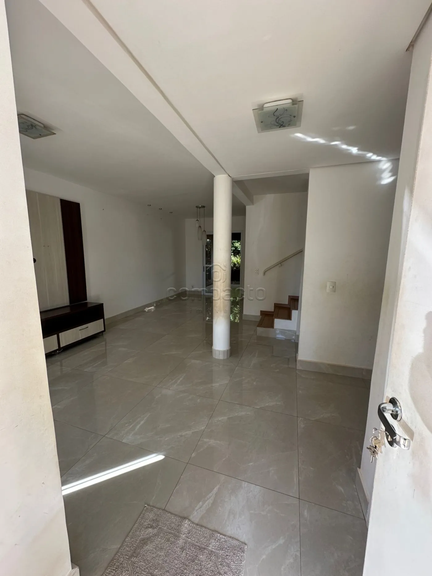 Sobrado em Condomínio Fechado | 3 Dormitórios | 1 Suíte | Varanda Gourmet | 2 Vagas