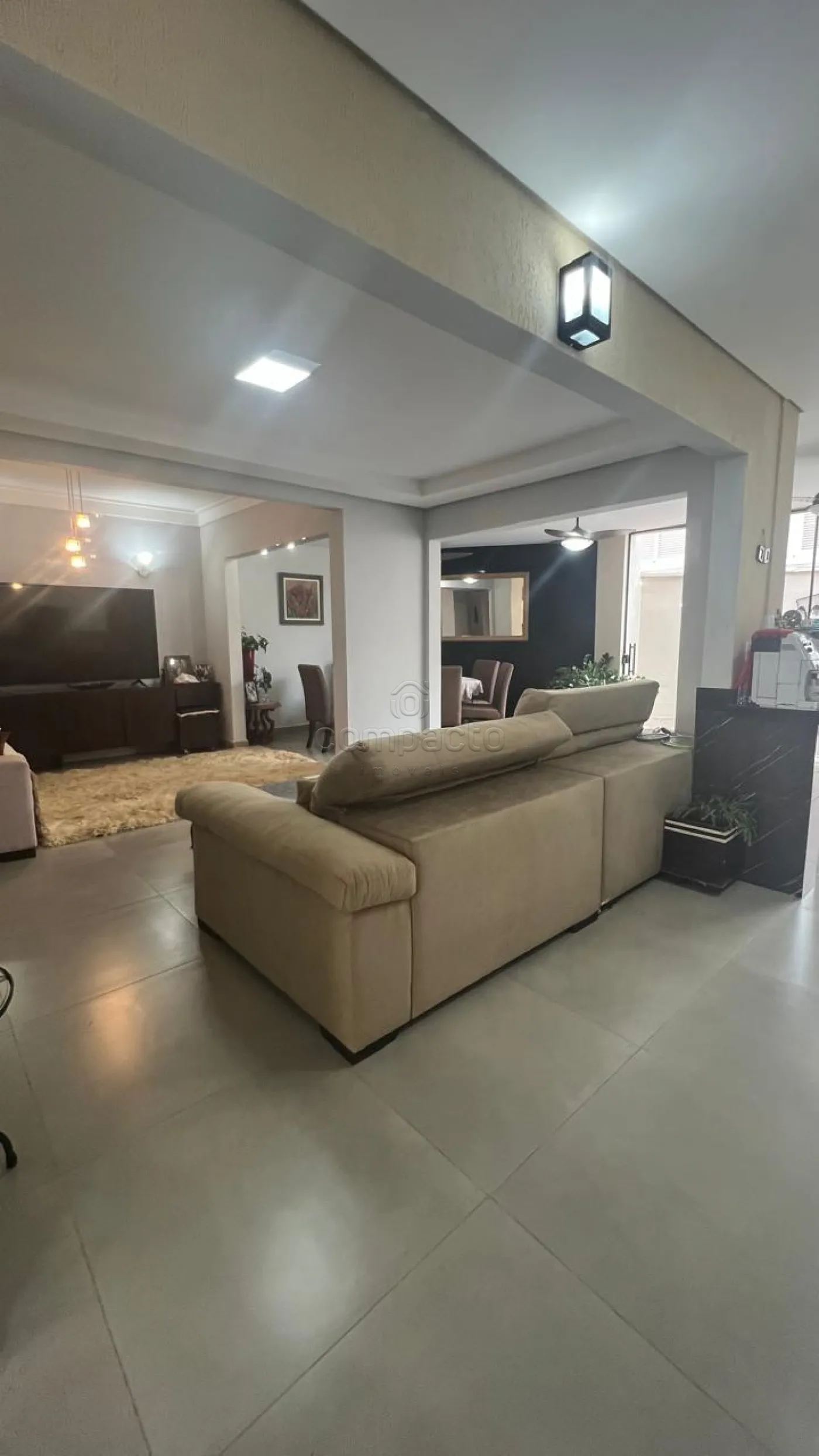 Casa Recém Reformada | 4 Dormitórios | Acabamento Diferenciado
