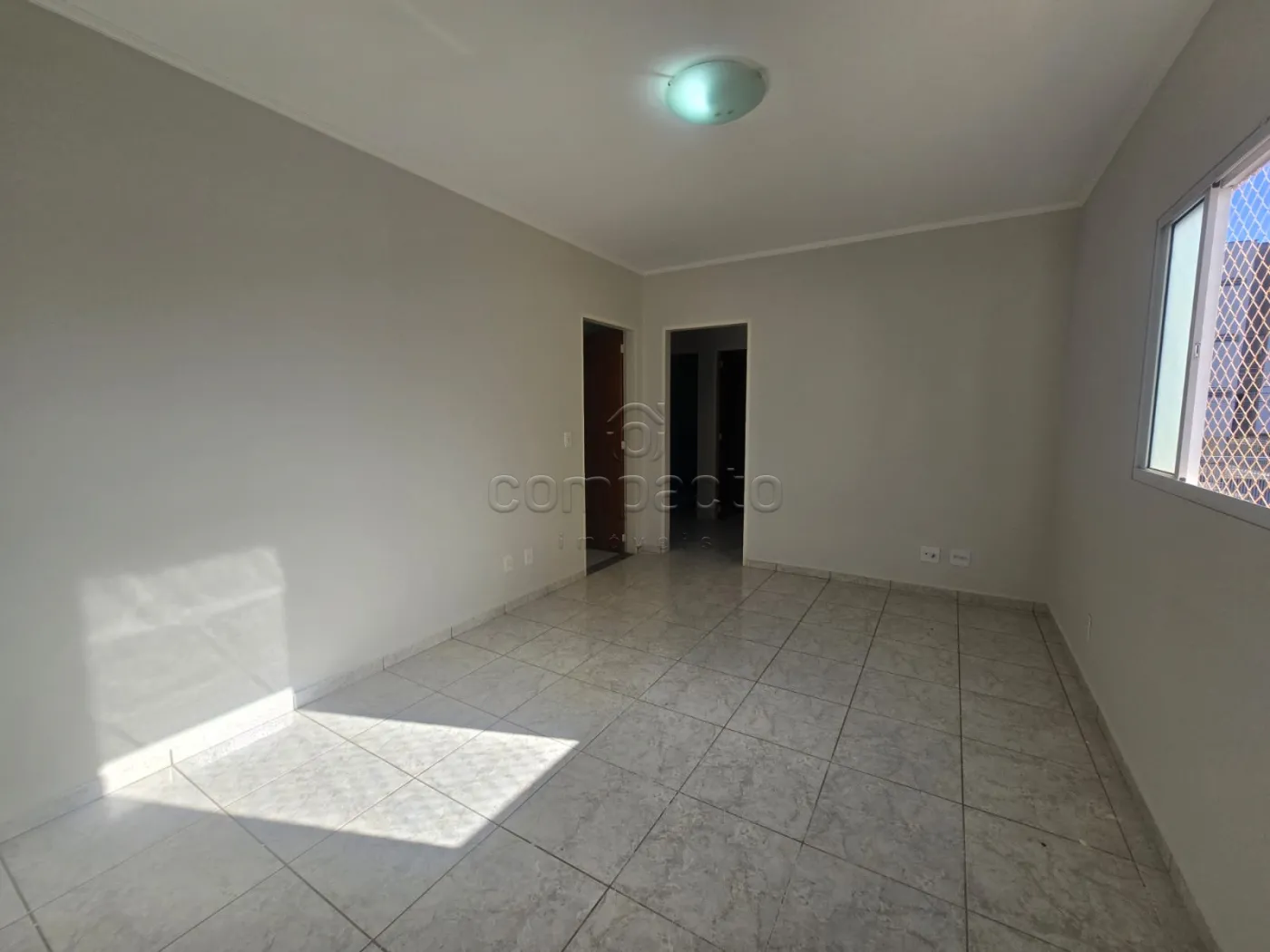 Apartamento com 2 Dormitórios | 1 Suíte | 2 Vagas Cobertas | Excelente Localização