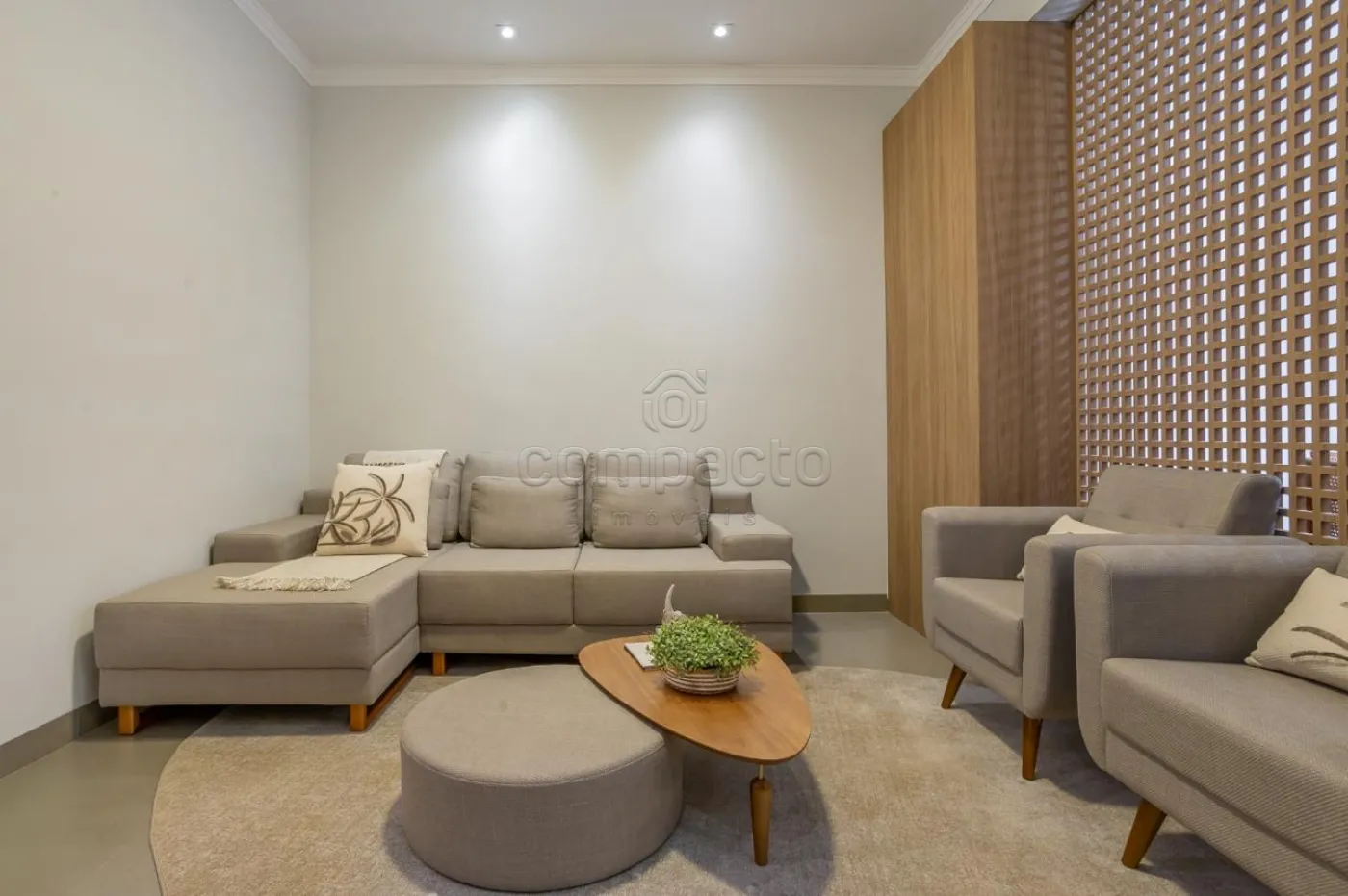 Casa Térrea | 3 Dormitórios | 1 Suíte | Piscina Aquecida | 180m² de Construção