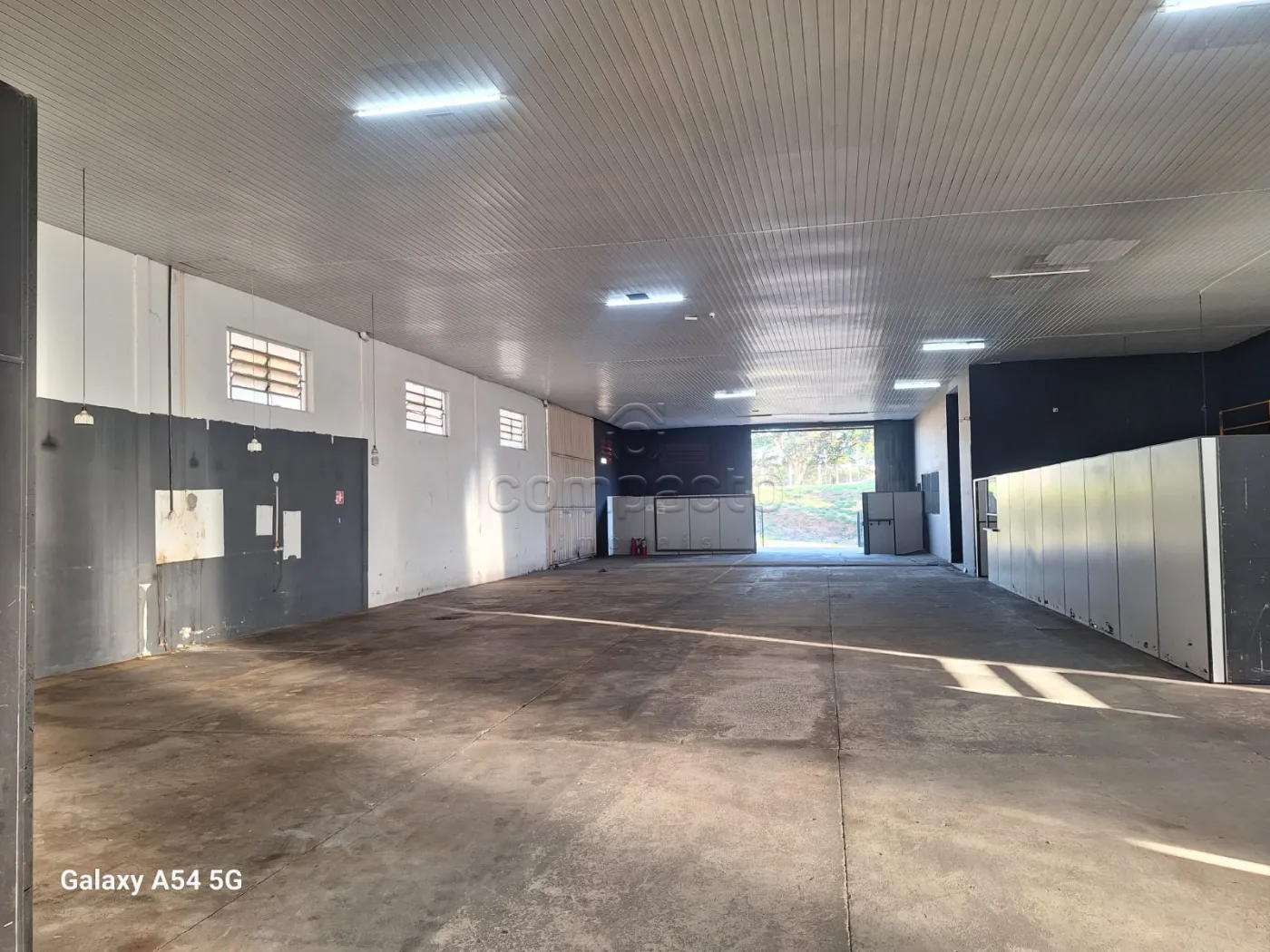 Barracão Comercial | 841,30 m² | Vão Livre | Estrutura Completa