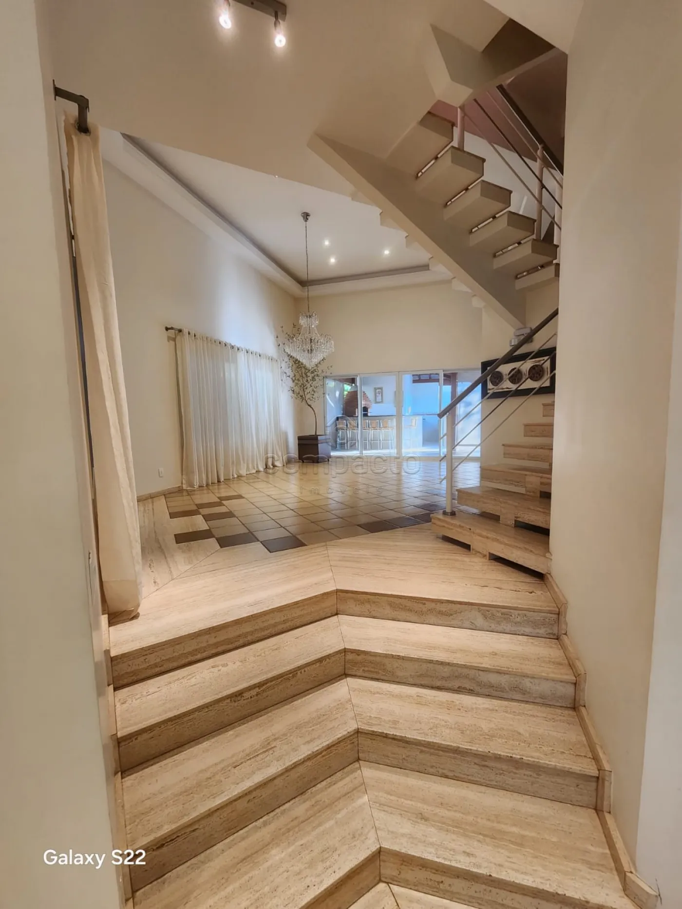 Casa em Condomínio | 4 Suítes | Piscina Aquecida | 361,10m²