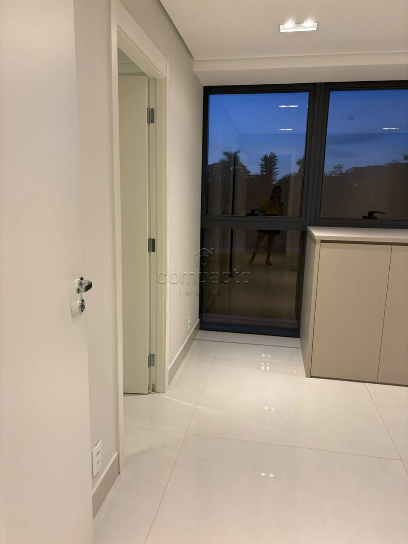 Alugar Comercial / SalaLoja Condom&iacute;nio em S&atilde;o Jos&eacute; do Rio Preto R$ 5.000,00 - Foto 2