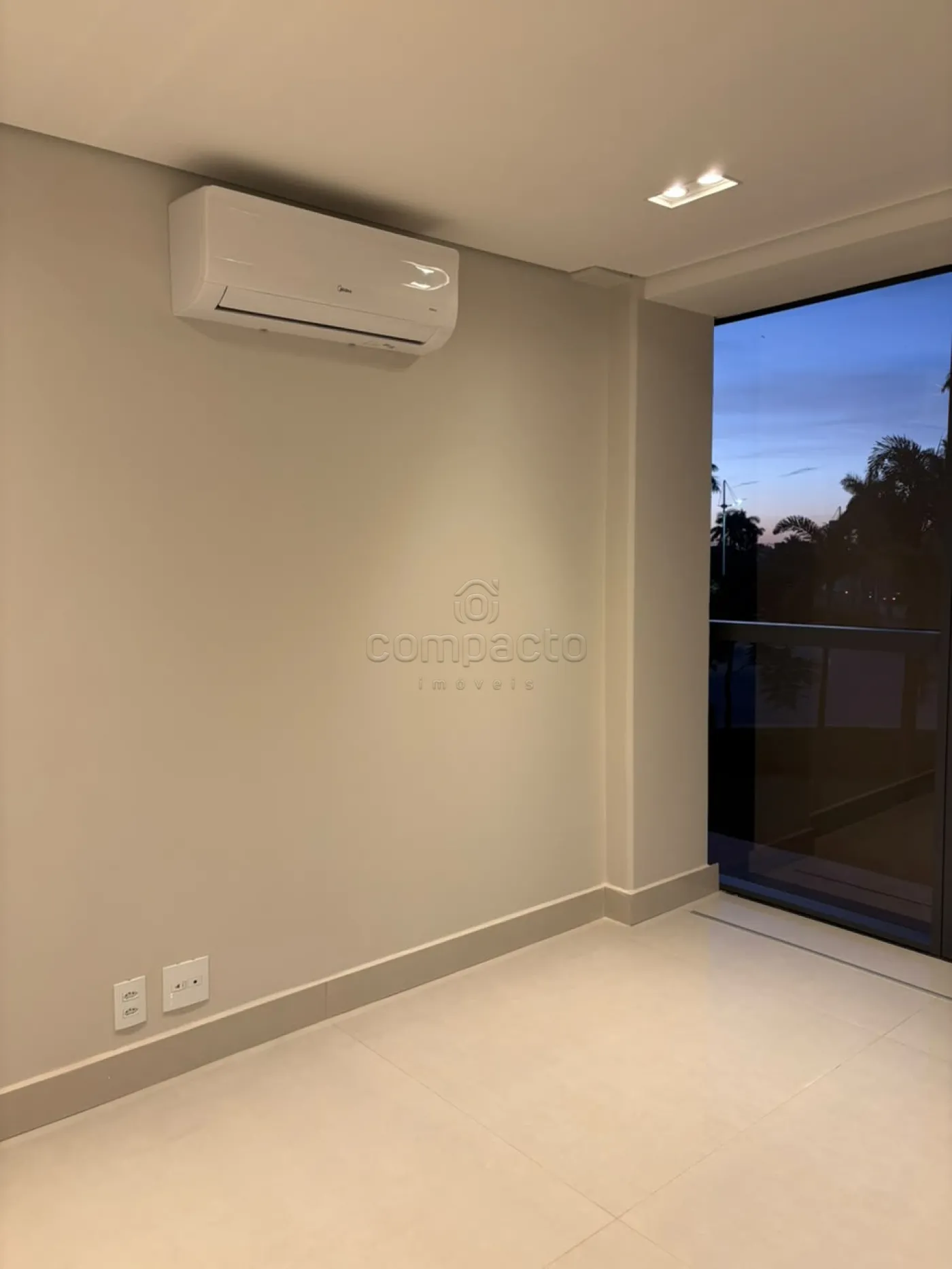Alugar Comercial / SalaLoja Condom&iacute;nio em S&atilde;o Jos&eacute; do Rio Preto R$ 5.000,00 - Foto 3
