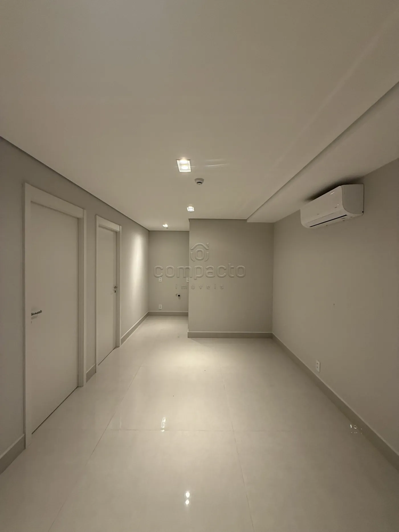 Alugar Comercial / SalaLoja Condom&iacute;nio em S&atilde;o Jos&eacute; do Rio Preto R$ 4.500,00 - Foto 1