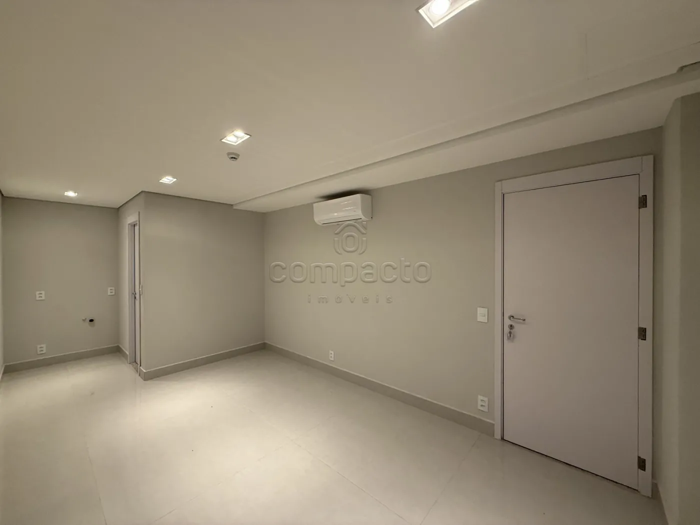Alugar Comercial / SalaLoja Condom&iacute;nio em S&atilde;o Jos&eacute; do Rio Preto R$ 4.500,00 - Foto 2