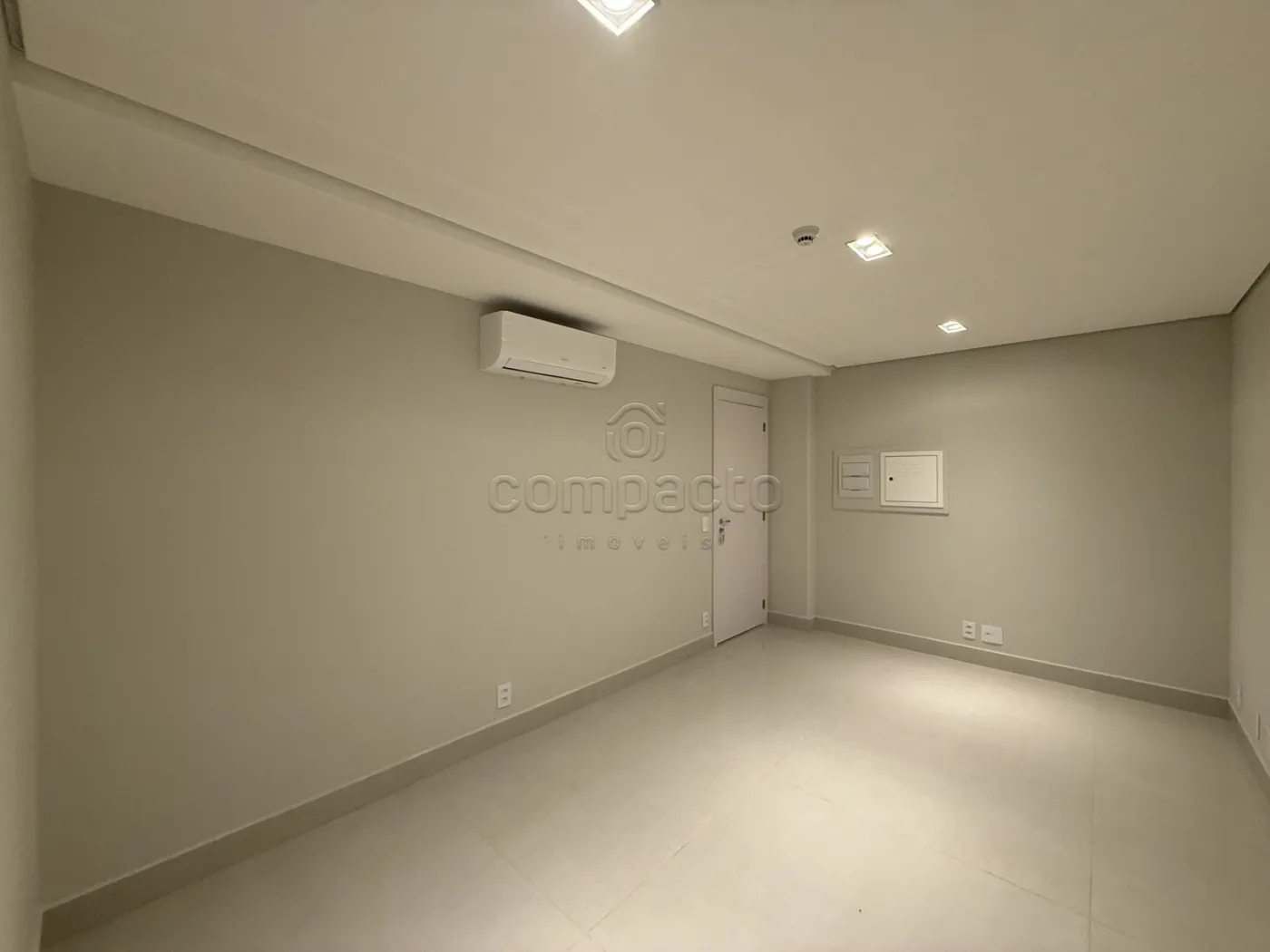 Alugar Comercial / SalaLoja Condom&iacute;nio em S&atilde;o Jos&eacute; do Rio Preto R$ 4.500,00 - Foto 5